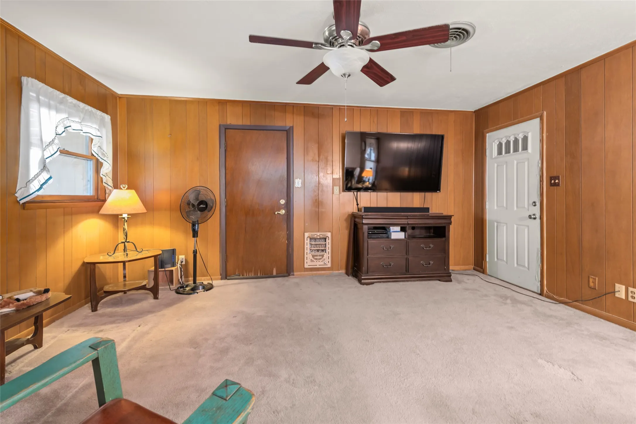 Single Family Residence For Sale in Taylor County , 2168 Westview Drive, Abilene, Texas 79603, 3 Bedroom, 2 Bathroom, 2 Garage spaces, 1,348 Sqft, built in 1961, mls#21369956, Real Estate Agent in Abilene, Homes For Sale in Taylor county, Homes For Sale in Abilene, Realtor in Abilene Texas, Real Estate Brokerage Independent Realty Texas, Luminita Cordes Realtor