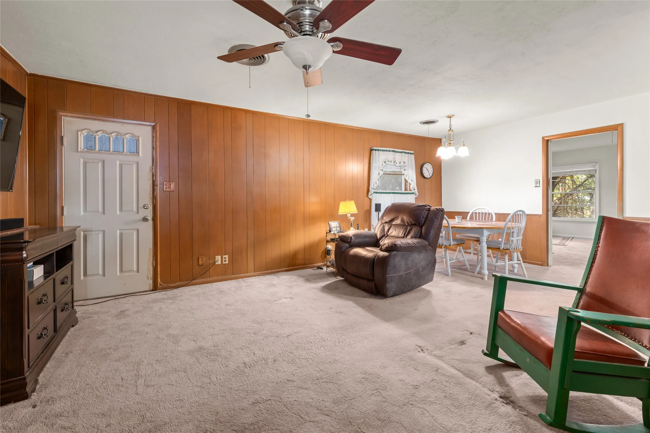 Single Family Residence For Sale in Taylor County , 2168 Westview Drive, Abilene, Texas 79603, 3 Bedroom, 2 Bathroom, 2 Garage spaces, 1,348 Sqft, built in 1961, mls#21369956, Real Estate Agent in Abilene, Homes For Sale in Taylor county, Homes For Sale in Abilene, Realtor in Abilene Texas, Real Estate Brokerage Independent Realty Texas, Luminita Cordes Realtor