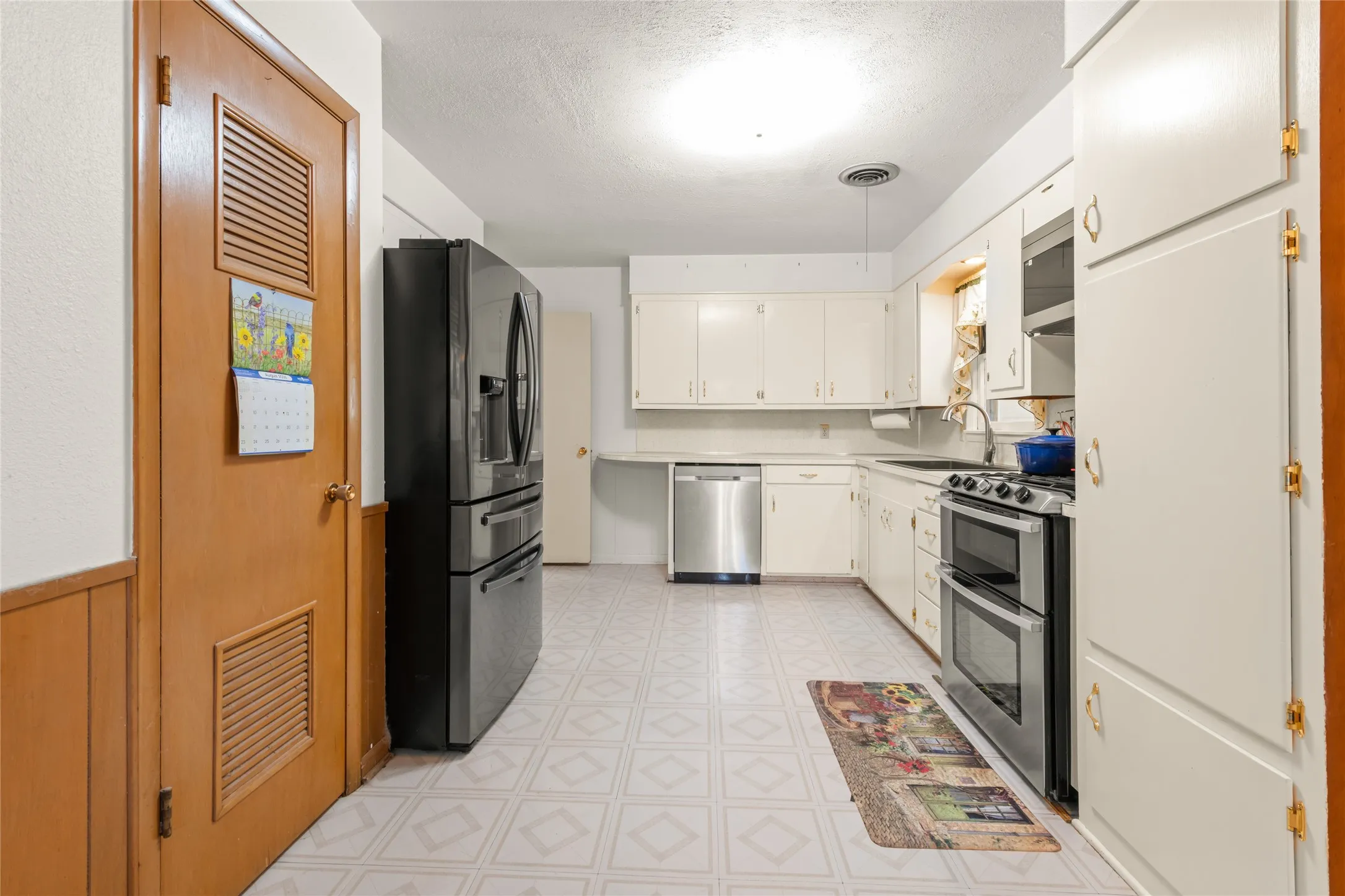 Single Family Residence For Sale in Taylor County , 2168 Westview Drive, Abilene, Texas 79603, 3 Bedroom, 2 Bathroom, 2 Garage spaces, 1,348 Sqft, built in 1961, mls#21369956, Real Estate Agent in Abilene, Homes For Sale in Taylor county, Homes For Sale in Abilene, Realtor in Abilene Texas, Real Estate Brokerage Independent Realty Texas, Luminita Cordes Realtor
