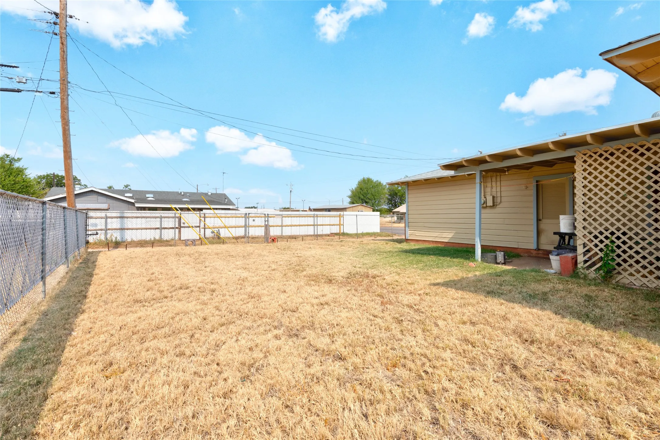 Single Family Residence For Sale in Taylor County , 2168 Westview Drive, Abilene, Texas 79603, 3 Bedroom, 2 Bathroom, 2 Garage spaces, 1,348 Sqft, built in 1961, mls#21369956, Real Estate Agent in Abilene, Homes For Sale in Taylor county, Homes For Sale in Abilene, Realtor in Abilene Texas, Real Estate Brokerage Independent Realty Texas, Luminita Cordes Realtor