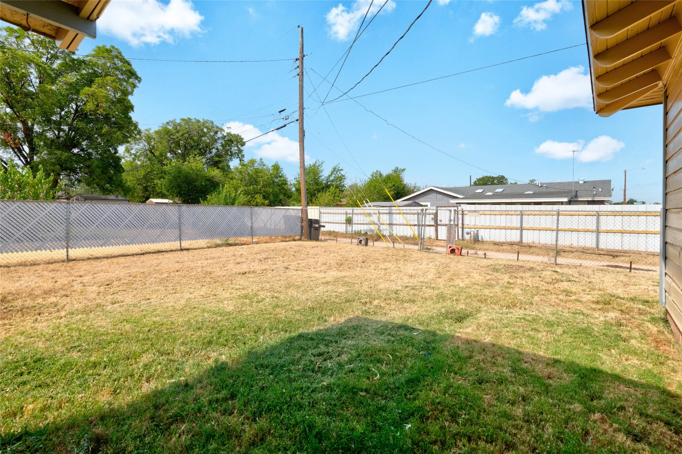 Single Family Residence For Sale in Taylor County , 2168 Westview Drive, Abilene, Texas 79603, 3 Bedroom, 2 Bathroom, 2 Garage spaces, 1,348 Sqft, built in 1961, mls#21369956, Real Estate Agent in Abilene, Homes For Sale in Taylor county, Homes For Sale in Abilene, Realtor in Abilene Texas, Real Estate Brokerage Independent Realty Texas, Luminita Cordes Realtor
