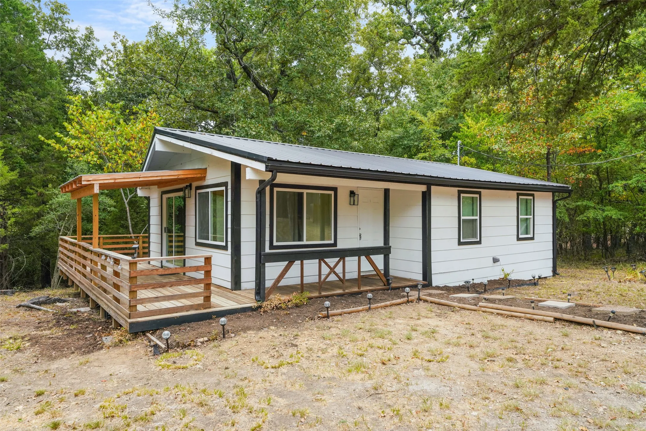 Single Family Residence For Rent in Henderson County , 110 Fawn, Mabank, Texas 75156, 2 Bedroom, 2 Bathroom, Garage spaces, 760 Sqft, built in 0, mls#21364165, Real Estate Agent in Mabank, Homes For Rent in Henderson county, Homes For Rent in Mabank, Realtor in Mabank Texas, Real Estate Brokerage Independent Realty Texas, Luminita Cordes Realtor