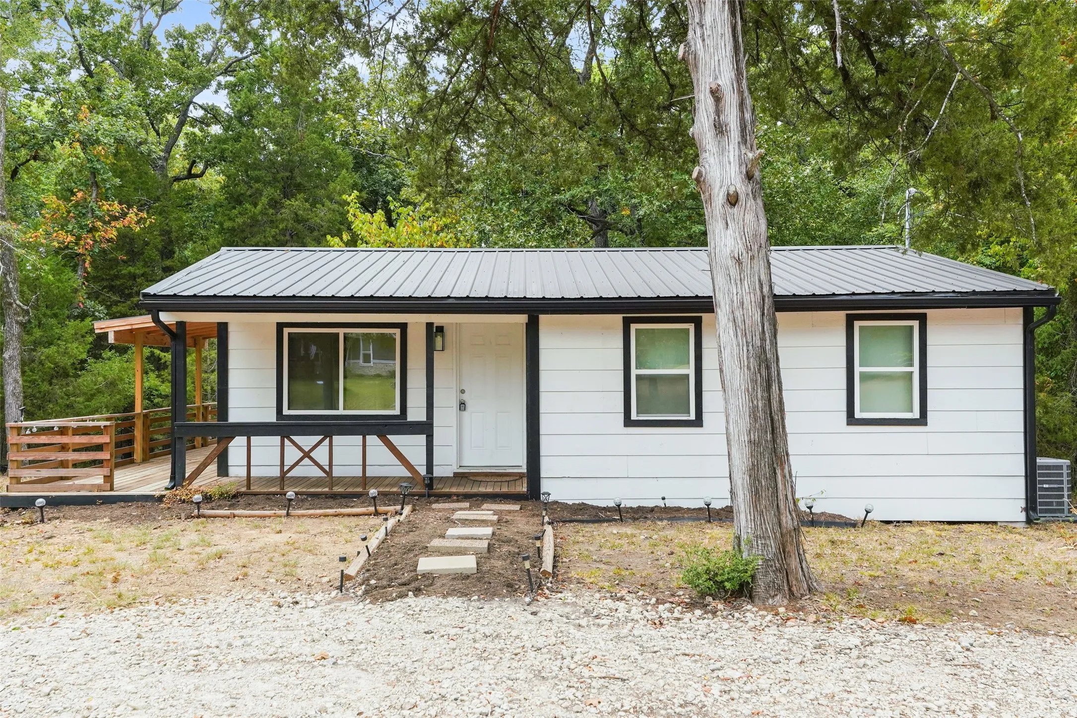 Single Family Residence For Rent in Henderson County , 110 Fawn, Mabank, Texas 75156, 2 Bedroom, 2 Bathroom, Garage spaces, 760 Sqft, built in 0, mls#21364165, Real Estate Agent in Mabank, Homes For Rent in Henderson county, Homes For Rent in Mabank, Realtor in Mabank Texas, Real Estate Brokerage Independent Realty Texas, Luminita Cordes Realtor