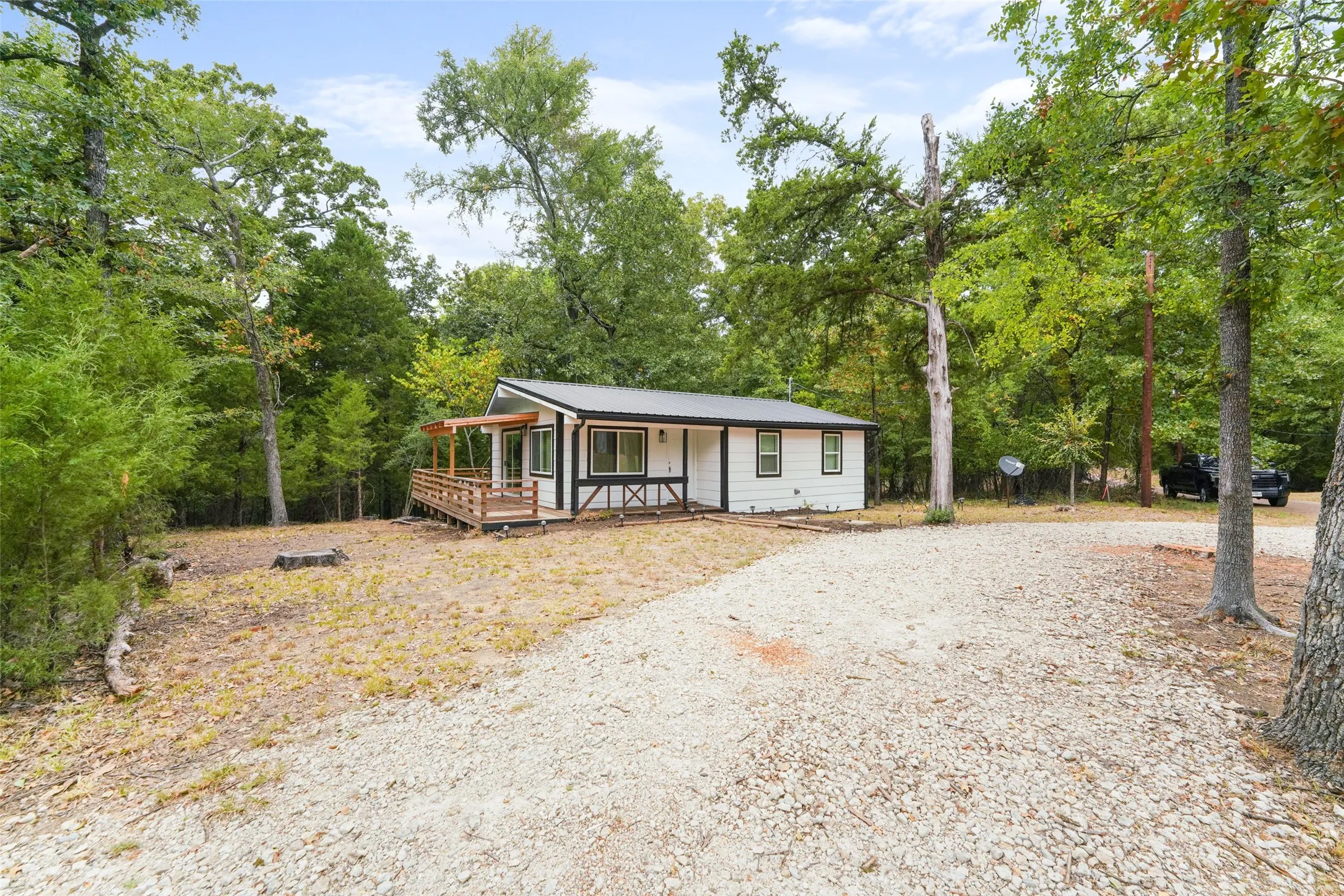 Single Family Residence For Rent in Henderson County , 110 Fawn, Mabank, Texas 75156, 2 Bedroom, 2 Bathroom, Garage spaces, 760 Sqft, built in 0, mls#21364165, Real Estate Agent in Mabank, Homes For Rent in Henderson county, Homes For Rent in Mabank, Realtor in Mabank Texas, Real Estate Brokerage Independent Realty Texas, Luminita Cordes Realtor