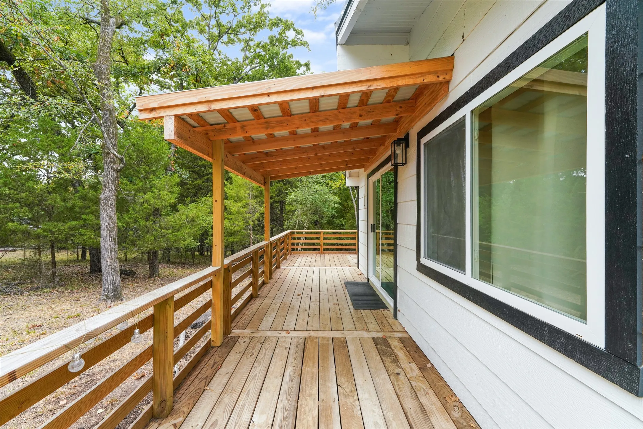 Single Family Residence For Rent in Henderson County , 110 Fawn, Mabank, Texas 75156, 2 Bedroom, 2 Bathroom, Garage spaces, 760 Sqft, built in 0, mls#21364165, Real Estate Agent in Mabank, Homes For Rent in Henderson county, Homes For Rent in Mabank, Realtor in Mabank Texas, Real Estate Brokerage Independent Realty Texas, Luminita Cordes Realtor