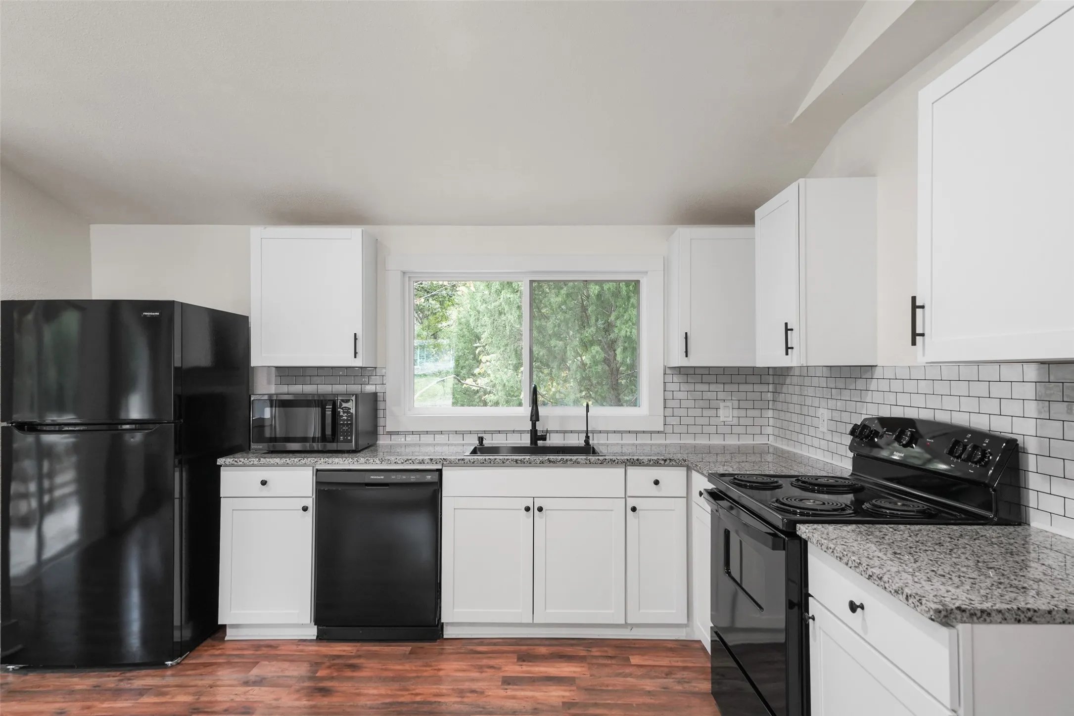 Single Family Residence For Rent in Henderson County , 110 Fawn, Mabank, Texas 75156, 2 Bedroom, 2 Bathroom, Garage spaces, 760 Sqft, built in 0, mls#21364165, Real Estate Agent in Mabank, Homes For Rent in Henderson county, Homes For Rent in Mabank, Realtor in Mabank Texas, Real Estate Brokerage Independent Realty Texas, Luminita Cordes Realtor