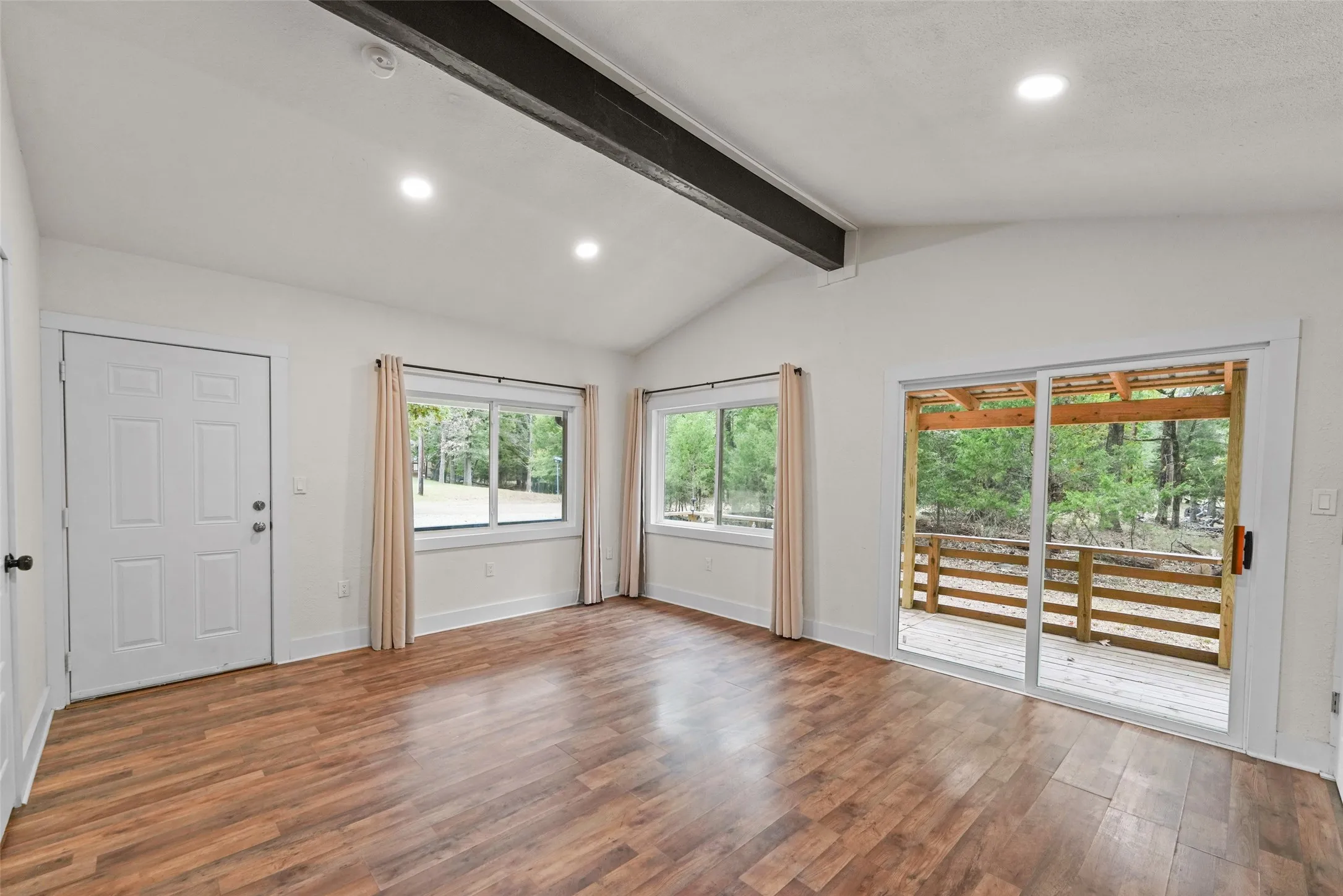 Single Family Residence For Rent in Henderson County , 110 Fawn, Mabank, Texas 75156, 2 Bedroom, 2 Bathroom, Garage spaces, 760 Sqft, built in 0, mls#21364165, Real Estate Agent in Mabank, Homes For Rent in Henderson county, Homes For Rent in Mabank, Realtor in Mabank Texas, Real Estate Brokerage Independent Realty Texas, Luminita Cordes Realtor