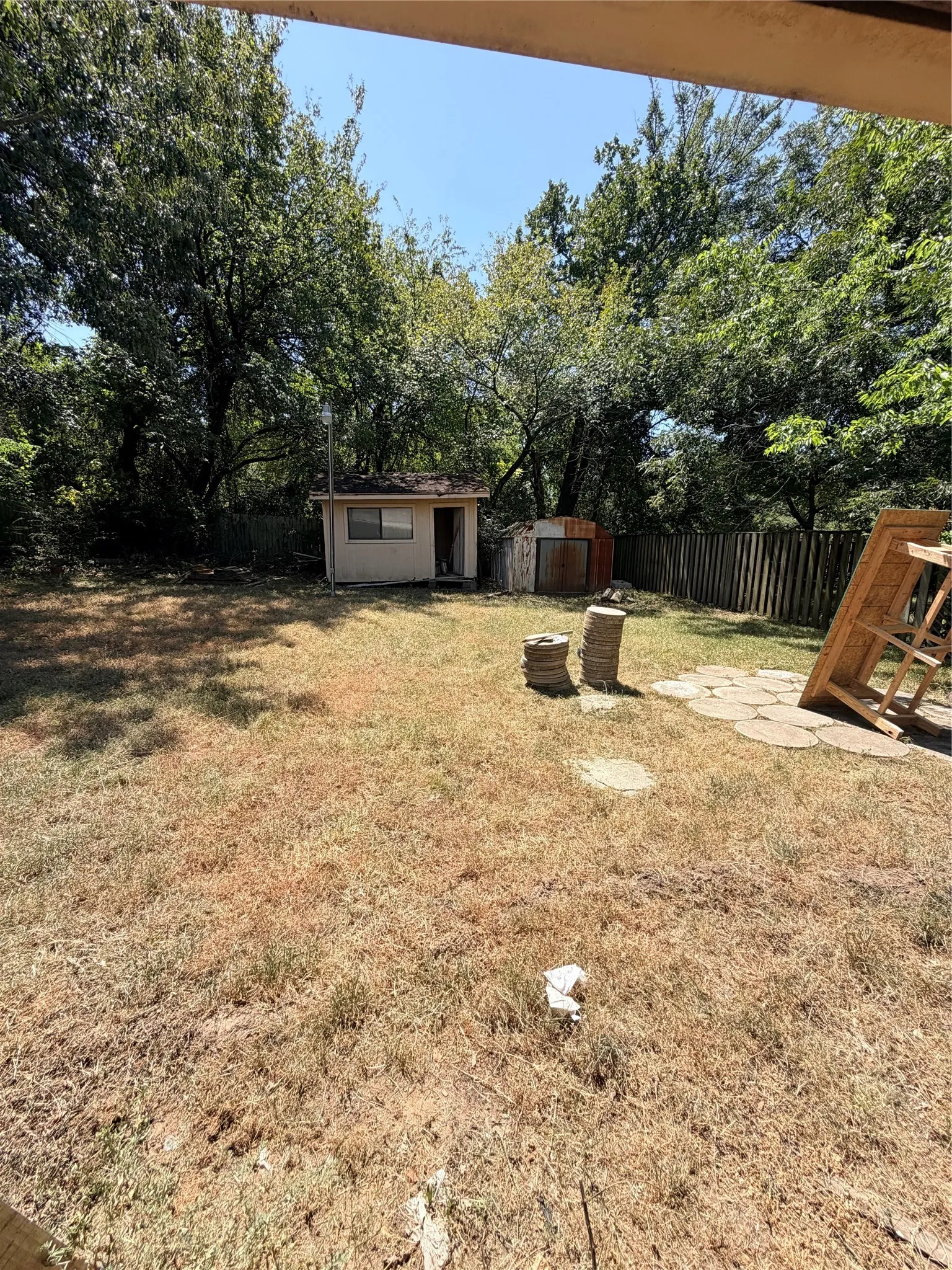 Single Family Residence For Sale in Lamar County , 2125 Graham Street, Paris, Texas 75460, 3 Bedroom, 2 Bathroom, 1 Garage spaces, 1,670 Sqft, built in 1984, mls#21370004, Real Estate Agent in Paris, Homes For Sale in Lamar county, Homes For Sale in Paris, Realtor in Paris Texas, Real Estate Brokerage Independent Realty Texas, Luminita Cordes Realtor