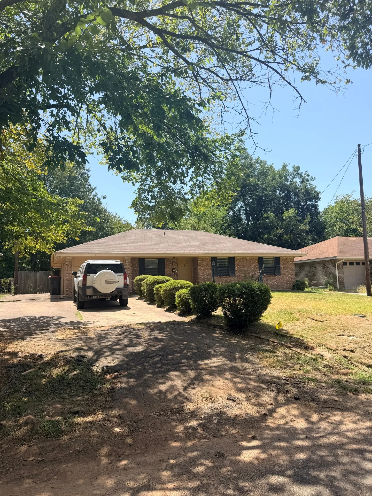Single Family Residence For Sale in Lamar County , 2125 Graham Street, Paris, Texas 75460, 3 Bedroom, 2 Bathroom, 1 Garage spaces, 1,670 Sqft, built in 1984, mls#21370004, Real Estate Agent in Paris, Homes For Sale in Lamar county, Homes For Sale in Paris, Realtor in Paris Texas, Real Estate Brokerage Independent Realty Texas, Luminita Cordes Realtor