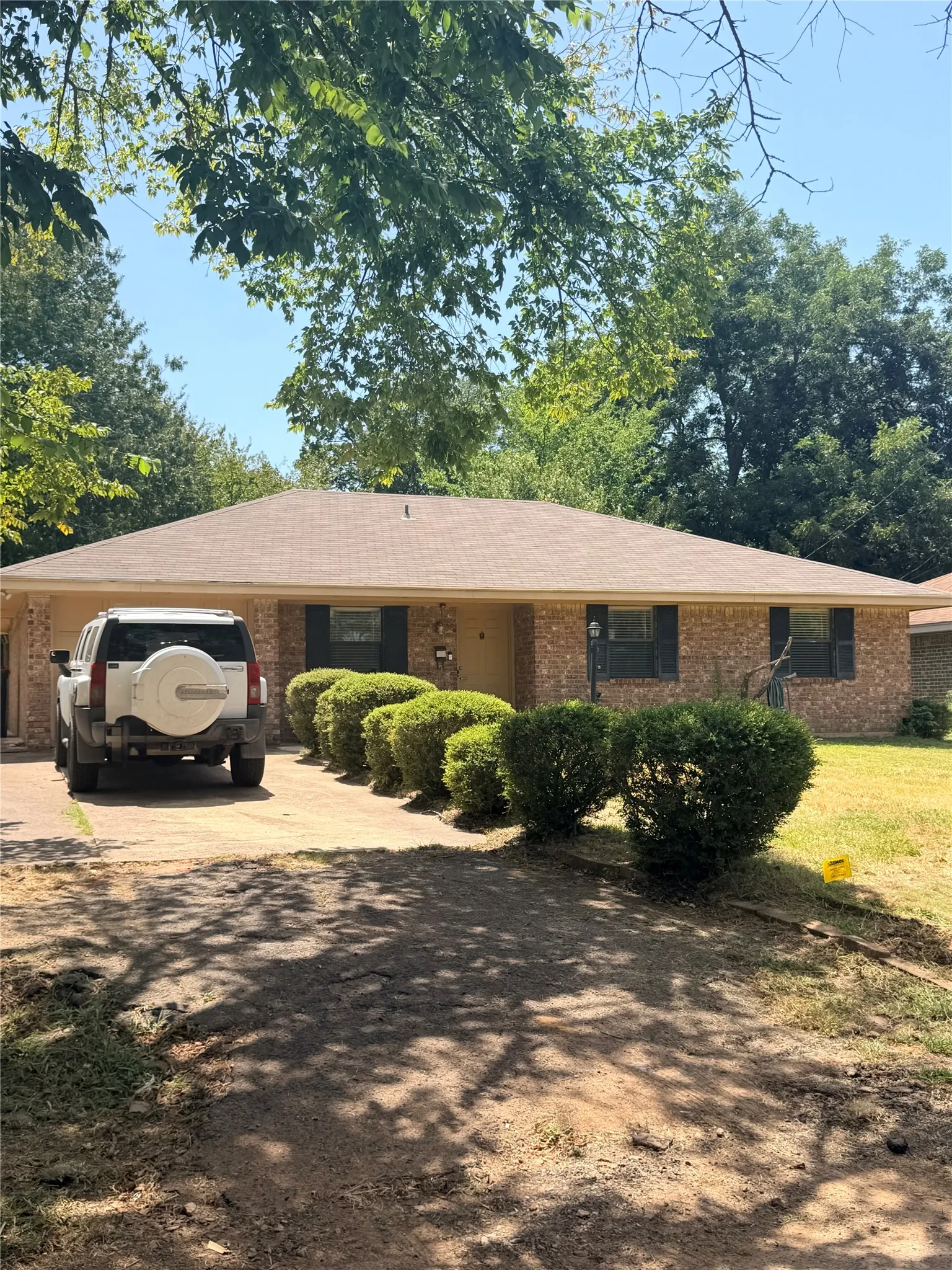 Single Family Residence For Sale in Lamar County , 2125 Graham Street, Paris, Texas 75460, 3 Bedroom, 2 Bathroom, 1 Garage spaces, 1,670 Sqft, built in 1984, mls#21370004, Real Estate Agent in Paris, Homes For Sale in Lamar county, Homes For Sale in Paris, Realtor in Paris Texas, Real Estate Brokerage Independent Realty Texas, Luminita Cordes Realtor