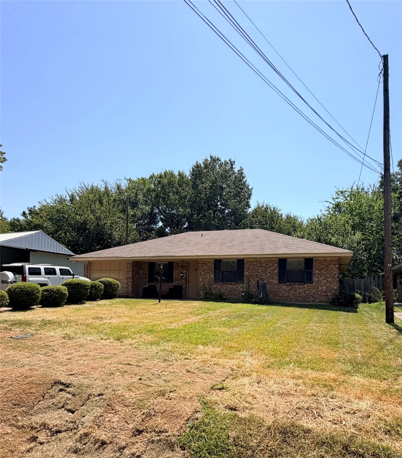 Single Family Residence For Sale in Lamar County , 2125 Graham Street, Paris, Texas 75460, 3 Bedroom, 2 Bathroom, 1 Garage spaces, 1,670 Sqft, built in 1984, mls#21370004, Real Estate Agent in Paris, Homes For Sale in Lamar county, Homes For Sale in Paris, Realtor in Paris Texas, Real Estate Brokerage Independent Realty Texas, Luminita Cordes Realtor