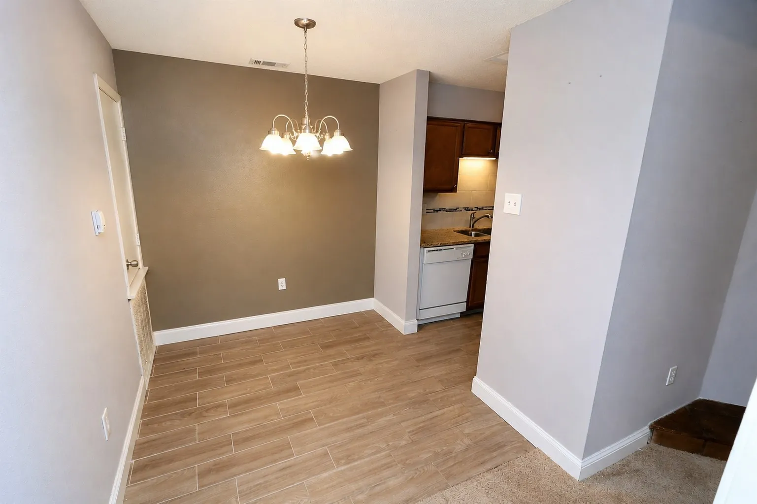 Condominium For Rent in Dallas County , 9696 Walnut Street 1212, Dallas, Texas 75243, 2 Bedroom, 1 Bathroom, Garage spaces, 730 Sqft, built in 1981, mls#21353533, Real Estate Agent in Dallas, Homes For Rent in Dallas county, Homes For Rent in Dallas, Realtor in Dallas Texas, Real Estate Brokerage Independent Realty Texas, Luminita Cordes Realtor