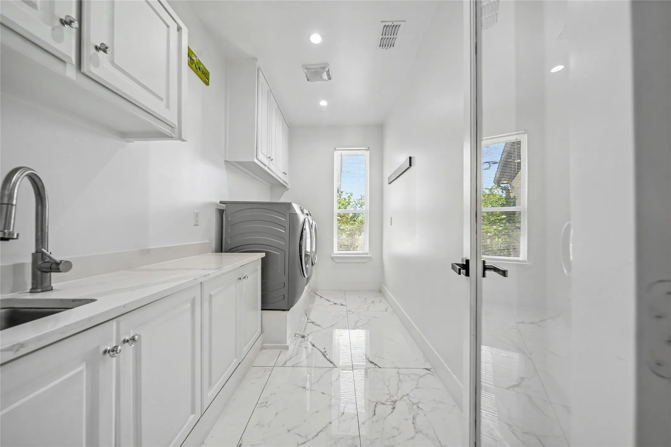 Single Family Residence For Sale in Kaufman County , 5580 Fair Road, Kaufman, Texas 75142, 4 Bedroom, 2 Bathroom, 3 Garage spaces, 2,583 Sqft, built in 2022, mls#21369223, Real Estate Agent in Kaufman, Homes For Sale in Kaufman county, Homes For Sale in Kaufman, Realtor in Kaufman Texas, Real Estate Brokerage Independent Realty Texas, Luminita Cordes Realtor