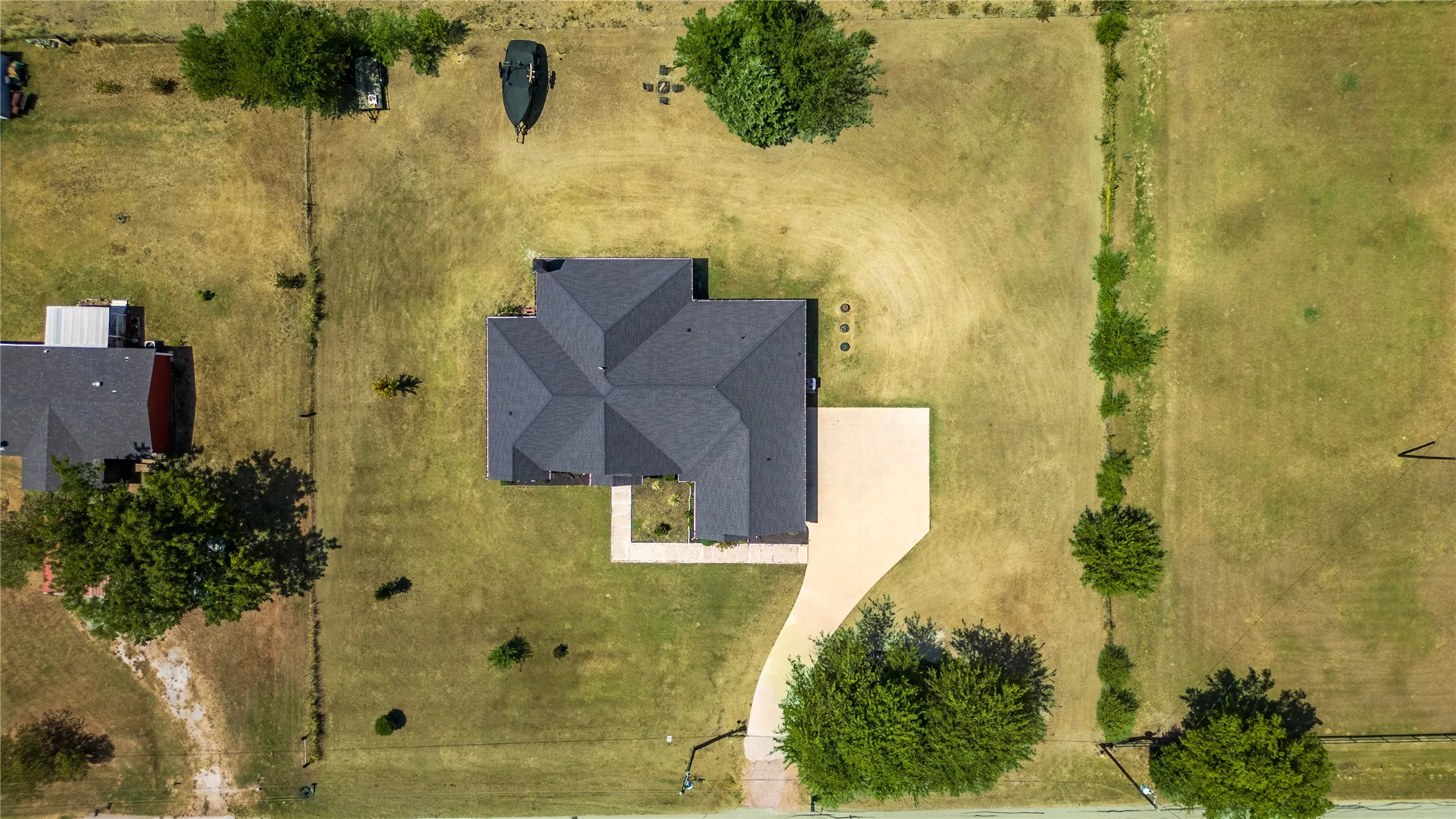 Single Family Residence For Sale in Kaufman County , 5580 Fair Road, Kaufman, Texas 75142, 4 Bedroom, 2 Bathroom, 3 Garage spaces, 2,583 Sqft, built in 2022, mls#21369223, Real Estate Agent in Kaufman, Homes For Sale in Kaufman county, Homes For Sale in Kaufman, Realtor in Kaufman Texas, Real Estate Brokerage Independent Realty Texas, Luminita Cordes Realtor