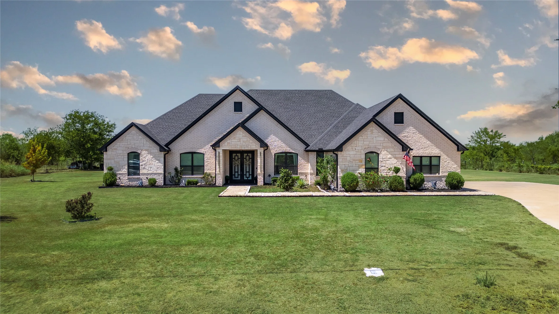 Single Family Residence For Sale in Kaufman County , 5580 Fair Road, Kaufman, Texas 75142, 4 Bedroom, 2 Bathroom, 3 Garage spaces, 2,583 Sqft, built in 2022, mls#21369223, Real Estate Agent in Kaufman, Homes For Sale in Kaufman county, Homes For Sale in Kaufman, Realtor in Kaufman Texas, Real Estate Brokerage Independent Realty Texas, Luminita Cordes Realtor