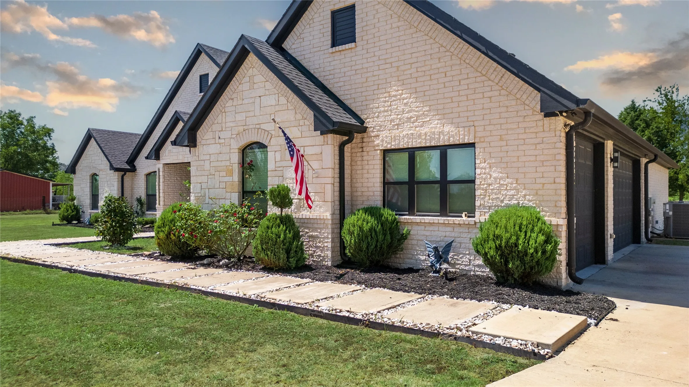 Single Family Residence For Sale in Kaufman County , 5580 Fair Road, Kaufman, Texas 75142, 4 Bedroom, 2 Bathroom, 3 Garage spaces, 2,583 Sqft, built in 2022, mls#21369223, Real Estate Agent in Kaufman, Homes For Sale in Kaufman county, Homes For Sale in Kaufman, Realtor in Kaufman Texas, Real Estate Brokerage Independent Realty Texas, Luminita Cordes Realtor