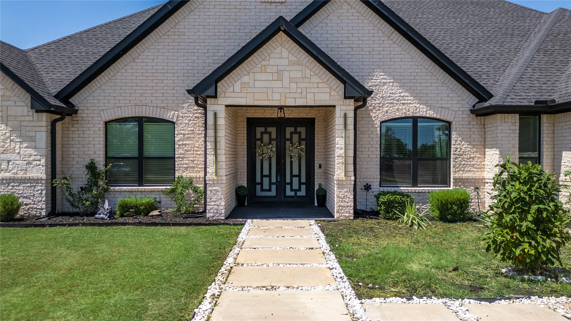 Single Family Residence For Sale in Kaufman County , 5580 Fair Road, Kaufman, Texas 75142, 4 Bedroom, 2 Bathroom, 3 Garage spaces, 2,583 Sqft, built in 2022, mls#21369223, Real Estate Agent in Kaufman, Homes For Sale in Kaufman county, Homes For Sale in Kaufman, Realtor in Kaufman Texas, Real Estate Brokerage Independent Realty Texas, Luminita Cordes Realtor