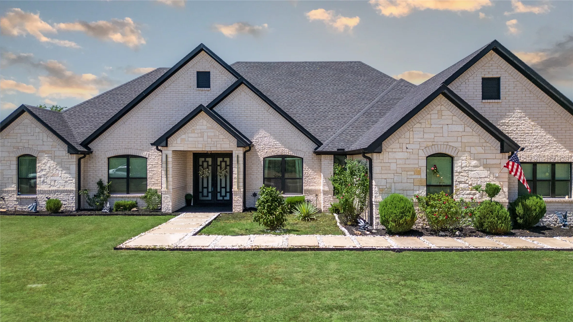 Single Family Residence For Sale in Kaufman County , 5580 Fair Road, Kaufman, Texas 75142, 4 Bedroom, 2 Bathroom, 3 Garage spaces, 2,583 Sqft, built in 2022, mls#21369223, Real Estate Agent in Kaufman, Homes For Sale in Kaufman county, Homes For Sale in Kaufman, Realtor in Kaufman Texas, Real Estate Brokerage Independent Realty Texas, Luminita Cordes Realtor