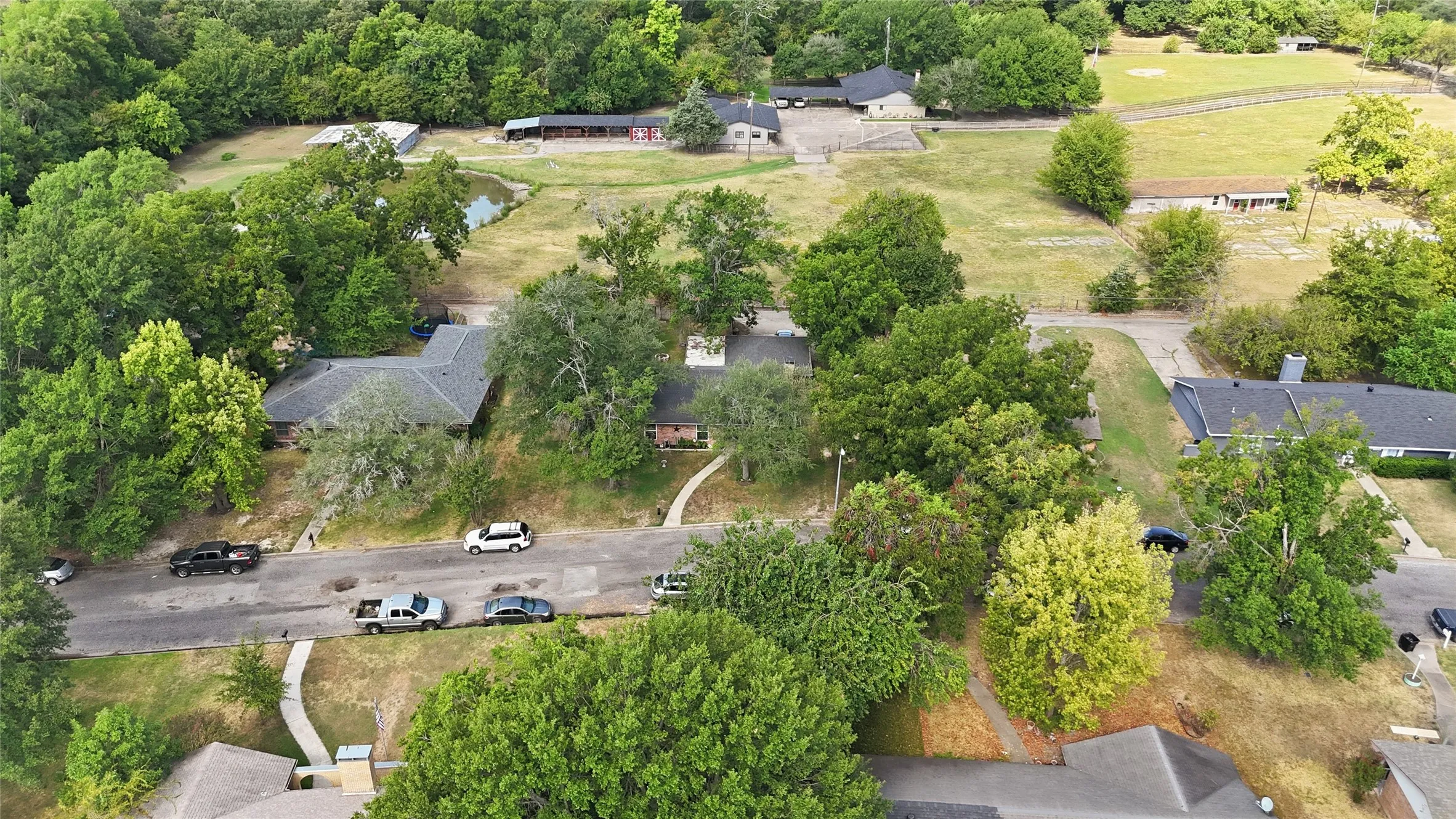 Single Family Residence For Sale in Hunt County , 3016 Arapaho Road, Commerce, Texas 75428, 3 Bedroom, 2 Bathroom, 2 Garage spaces, 1,800 Sqft, built in 1973, mls#21367561, Real Estate Agent in Commerce, Homes For Sale in Hunt county, Homes For Sale in Commerce, Realtor in Commerce Texas, Real Estate Brokerage Independent Realty Texas, Luminita Cordes Realtor
