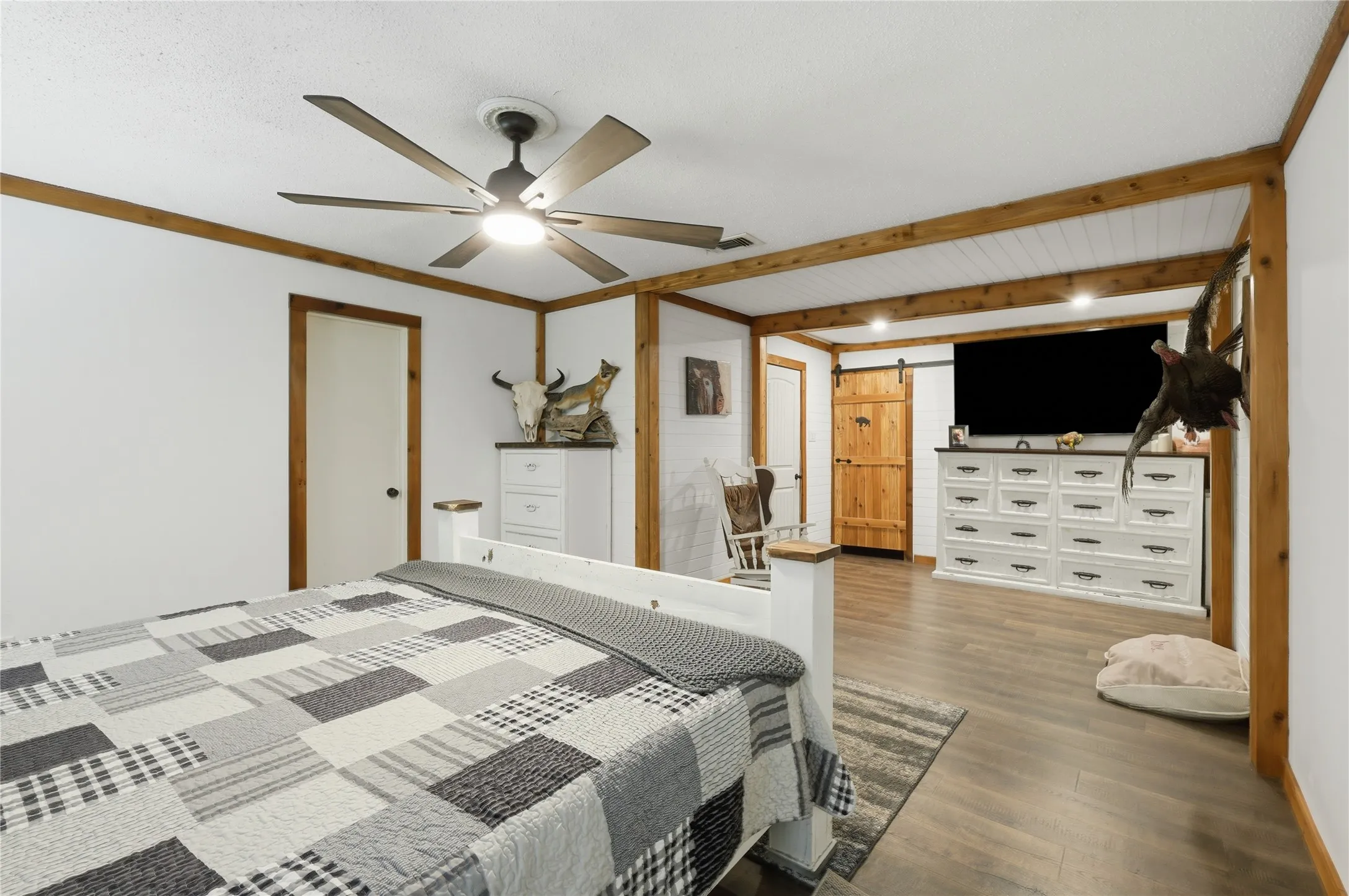 Single Family Residence For Sale in Hunt County , 3016 Arapaho Road, Commerce, Texas 75428, 3 Bedroom, 2 Bathroom, 2 Garage spaces, 1,800 Sqft, built in 1973, mls#21367561, Real Estate Agent in Commerce, Homes For Sale in Hunt county, Homes For Sale in Commerce, Realtor in Commerce Texas, Real Estate Brokerage Independent Realty Texas, Luminita Cordes Realtor