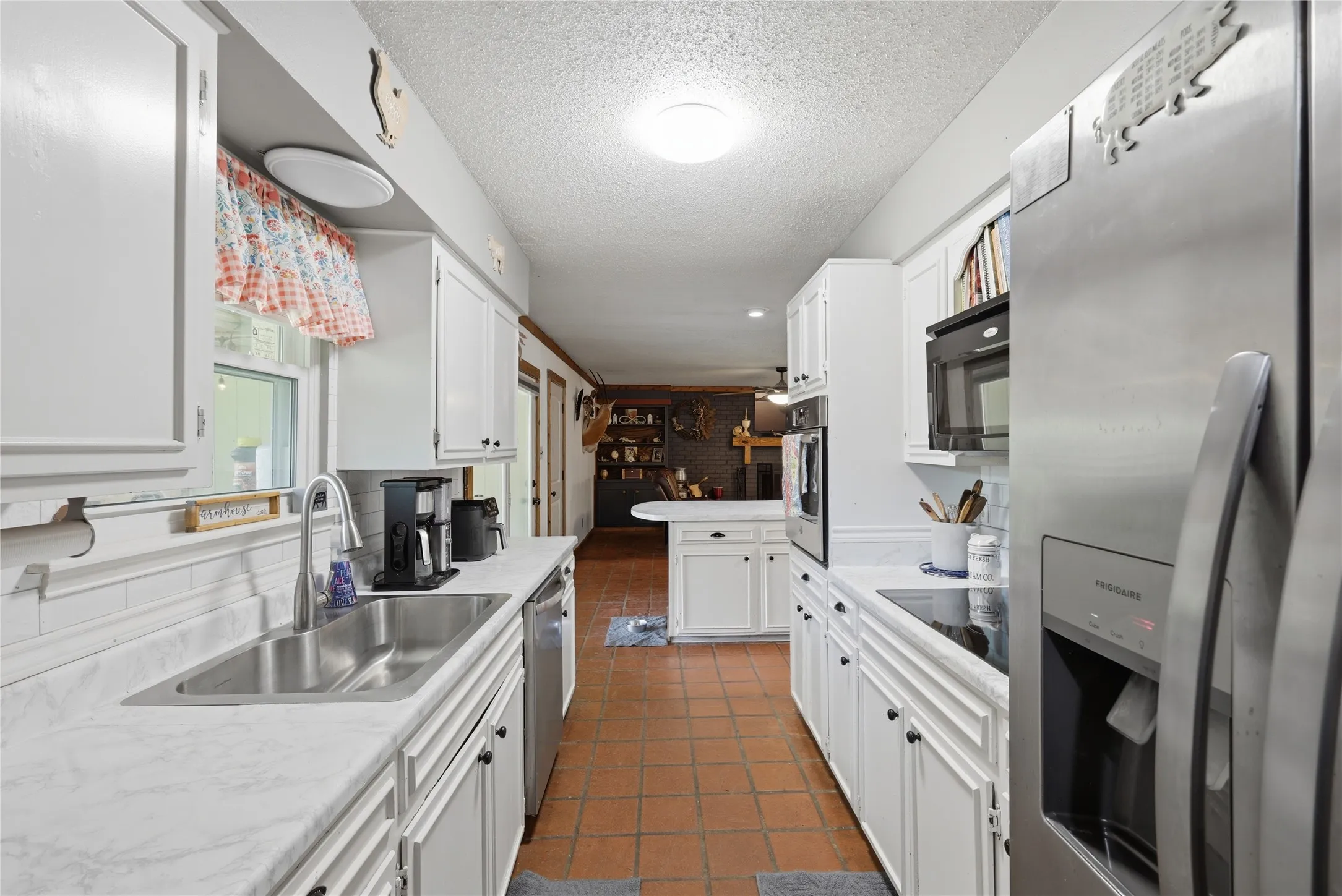 Single Family Residence For Sale in Hunt County , 3016 Arapaho Road, Commerce, Texas 75428, 3 Bedroom, 2 Bathroom, 2 Garage spaces, 1,800 Sqft, built in 1973, mls#21367561, Real Estate Agent in Commerce, Homes For Sale in Hunt county, Homes For Sale in Commerce, Realtor in Commerce Texas, Real Estate Brokerage Independent Realty Texas, Luminita Cordes Realtor
