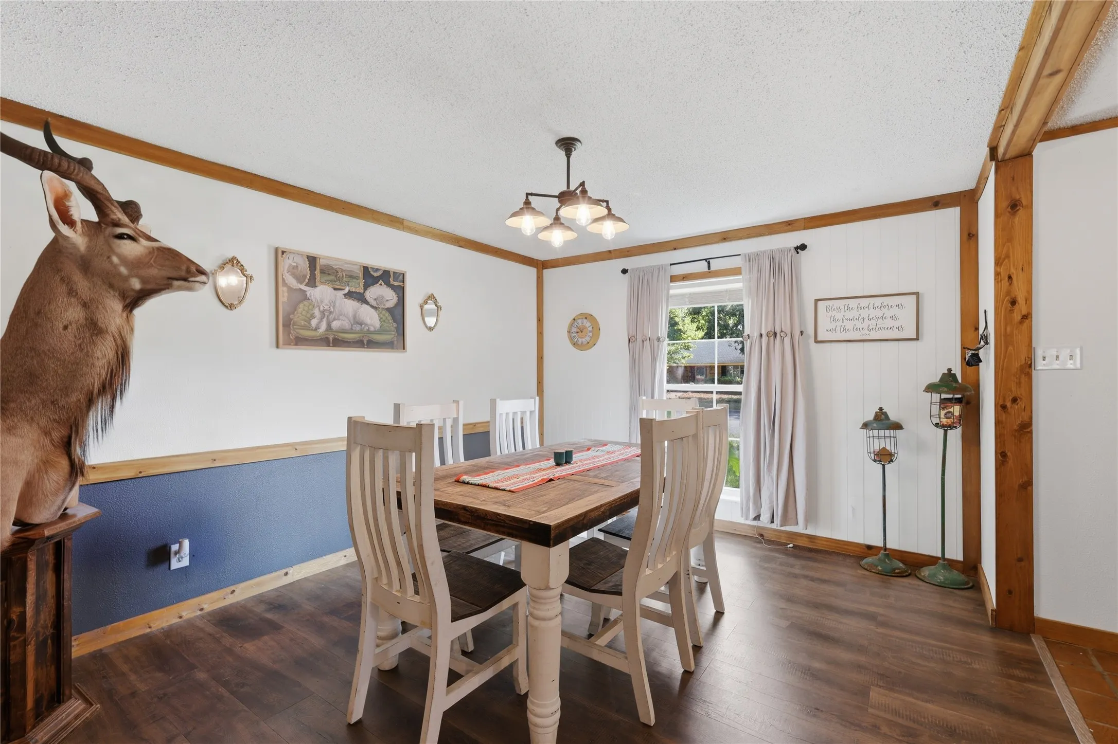 Single Family Residence For Sale in Hunt County , 3016 Arapaho Road, Commerce, Texas 75428, 3 Bedroom, 2 Bathroom, 2 Garage spaces, 1,800 Sqft, built in 1973, mls#21367561, Real Estate Agent in Commerce, Homes For Sale in Hunt county, Homes For Sale in Commerce, Realtor in Commerce Texas, Real Estate Brokerage Independent Realty Texas, Luminita Cordes Realtor