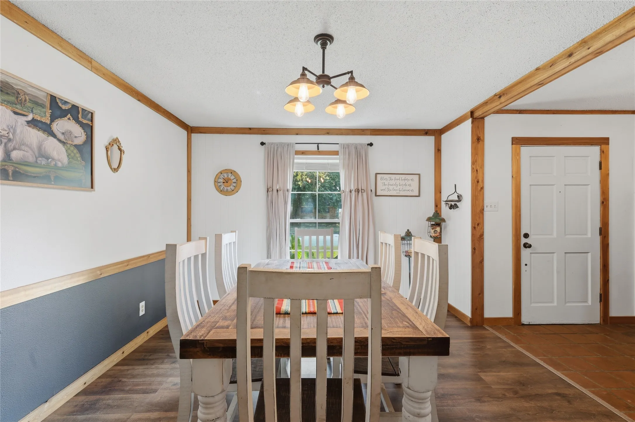 Single Family Residence For Sale in Hunt County , 3016 Arapaho Road, Commerce, Texas 75428, 3 Bedroom, 2 Bathroom, 2 Garage spaces, 1,800 Sqft, built in 1973, mls#21367561, Real Estate Agent in Commerce, Homes For Sale in Hunt county, Homes For Sale in Commerce, Realtor in Commerce Texas, Real Estate Brokerage Independent Realty Texas, Luminita Cordes Realtor