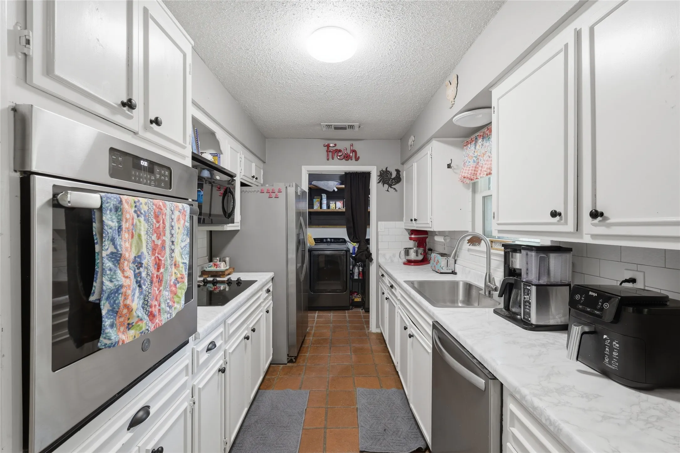 Single Family Residence For Sale in Hunt County , 3016 Arapaho Road, Commerce, Texas 75428, 3 Bedroom, 2 Bathroom, 2 Garage spaces, 1,800 Sqft, built in 1973, mls#21367561, Real Estate Agent in Commerce, Homes For Sale in Hunt county, Homes For Sale in Commerce, Realtor in Commerce Texas, Real Estate Brokerage Independent Realty Texas, Luminita Cordes Realtor