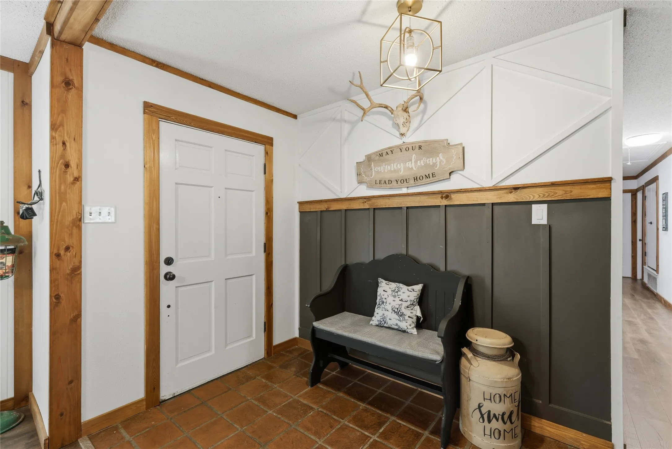 Single Family Residence For Sale in Hunt County , 3016 Arapaho Road, Commerce, Texas 75428, 3 Bedroom, 2 Bathroom, 2 Garage spaces, 1,800 Sqft, built in 1973, mls#21367561, Real Estate Agent in Commerce, Homes For Sale in Hunt county, Homes For Sale in Commerce, Realtor in Commerce Texas, Real Estate Brokerage Independent Realty Texas, Luminita Cordes Realtor