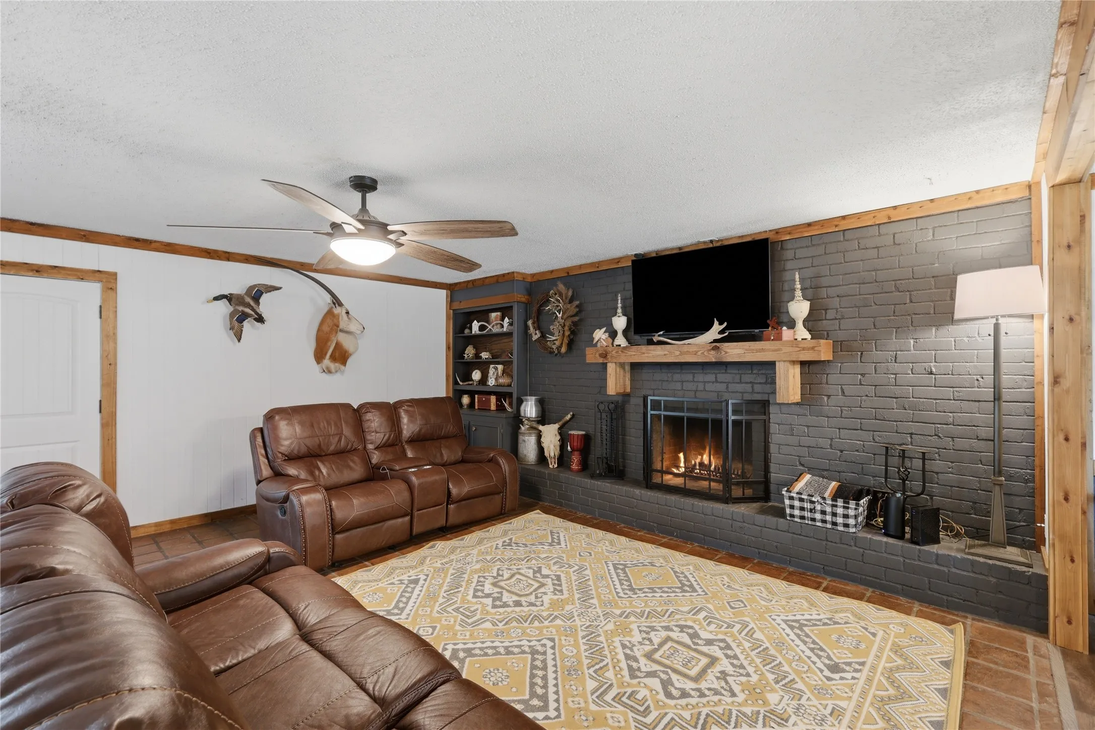 Single Family Residence For Sale in Hunt County , 3016 Arapaho Road, Commerce, Texas 75428, 3 Bedroom, 2 Bathroom, 2 Garage spaces, 1,800 Sqft, built in 1973, mls#21367561, Real Estate Agent in Commerce, Homes For Sale in Hunt county, Homes For Sale in Commerce, Realtor in Commerce Texas, Real Estate Brokerage Independent Realty Texas, Luminita Cordes Realtor