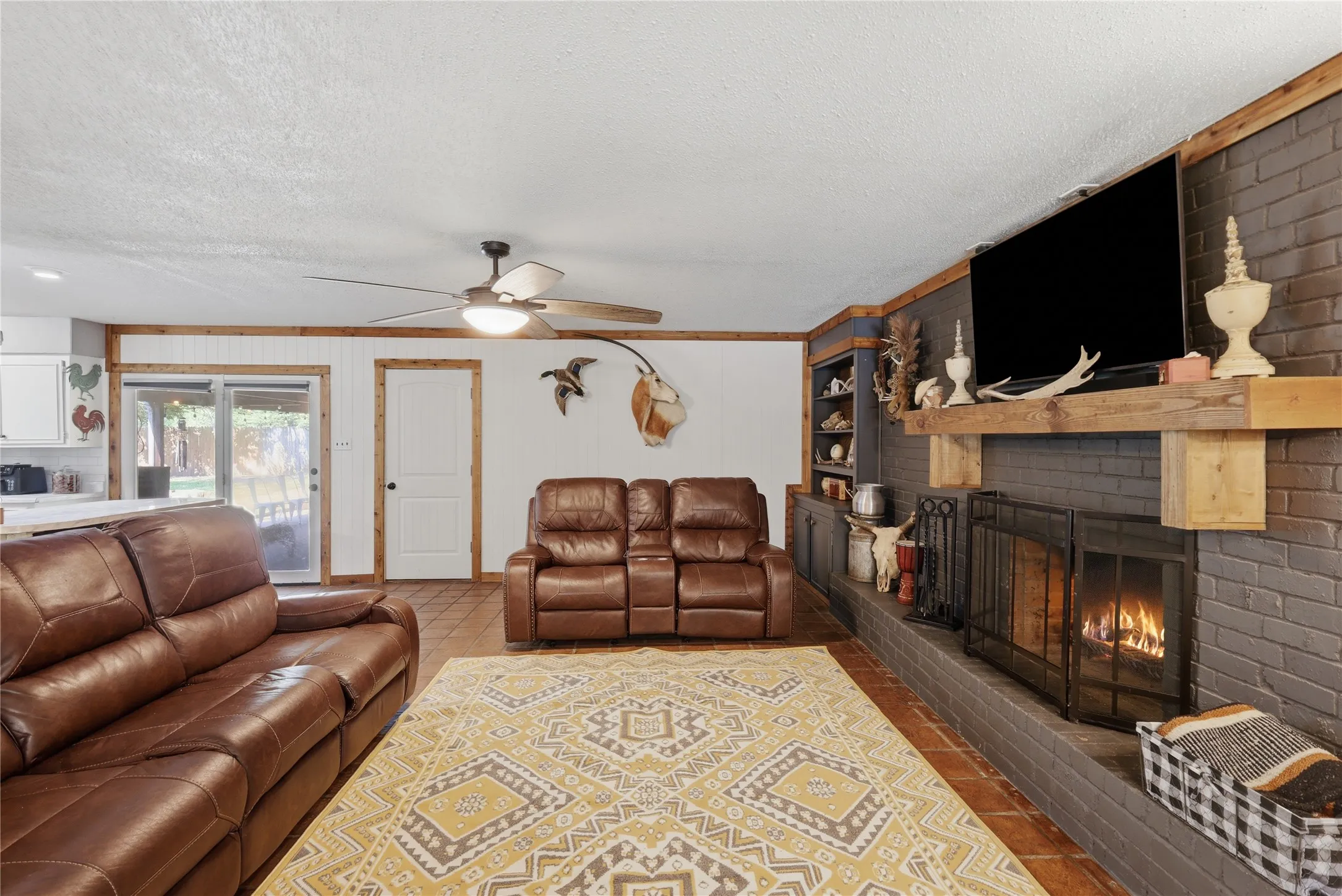 Single Family Residence For Sale in Hunt County , 3016 Arapaho Road, Commerce, Texas 75428, 3 Bedroom, 2 Bathroom, 2 Garage spaces, 1,800 Sqft, built in 1973, mls#21367561, Real Estate Agent in Commerce, Homes For Sale in Hunt county, Homes For Sale in Commerce, Realtor in Commerce Texas, Real Estate Brokerage Independent Realty Texas, Luminita Cordes Realtor