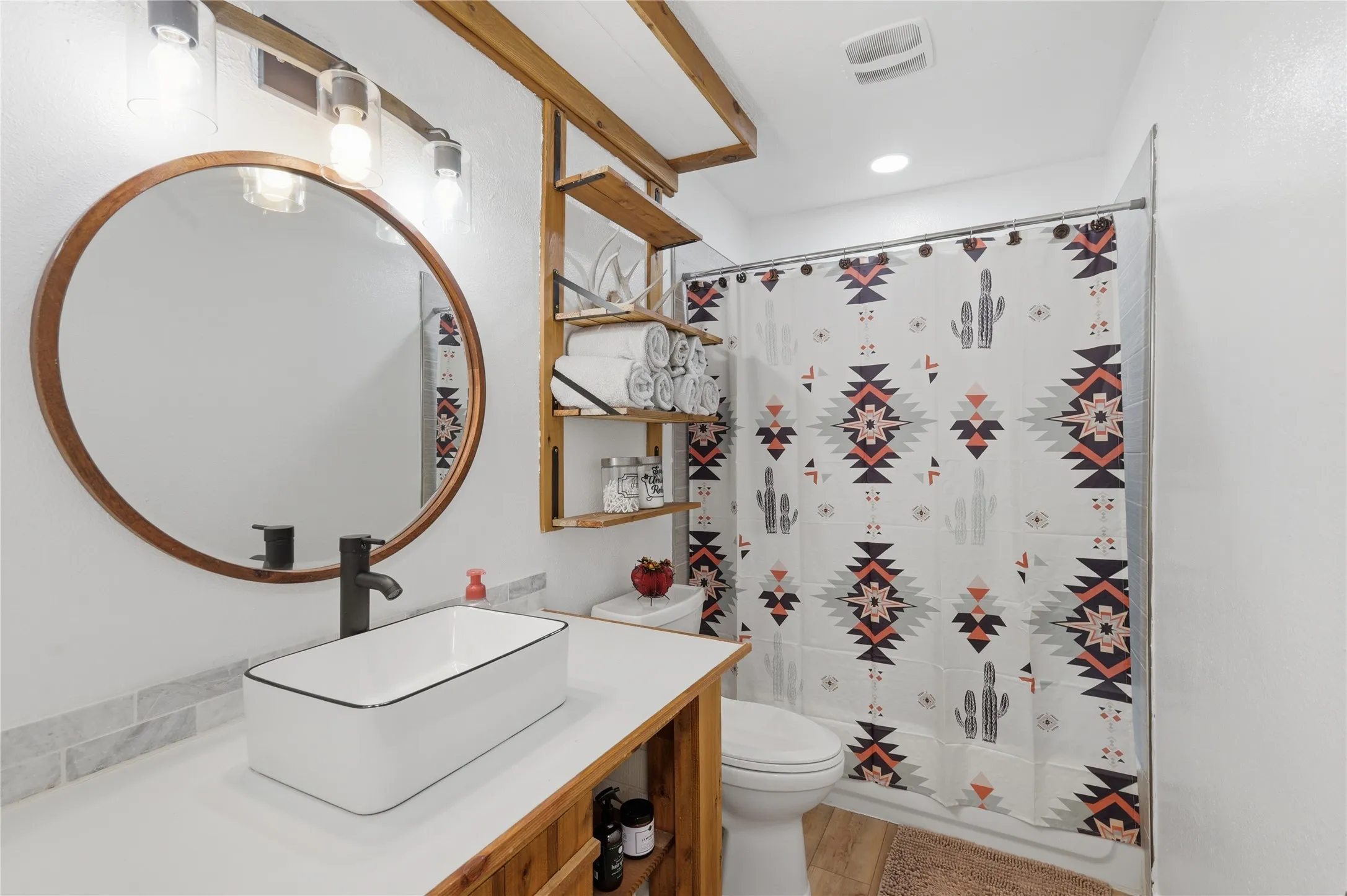 Single Family Residence For Sale in Hunt County , 3016 Arapaho Road, Commerce, Texas 75428, 3 Bedroom, 2 Bathroom, 2 Garage spaces, 1,800 Sqft, built in 1973, mls#21367561, Real Estate Agent in Commerce, Homes For Sale in Hunt county, Homes For Sale in Commerce, Realtor in Commerce Texas, Real Estate Brokerage Independent Realty Texas, Luminita Cordes Realtor