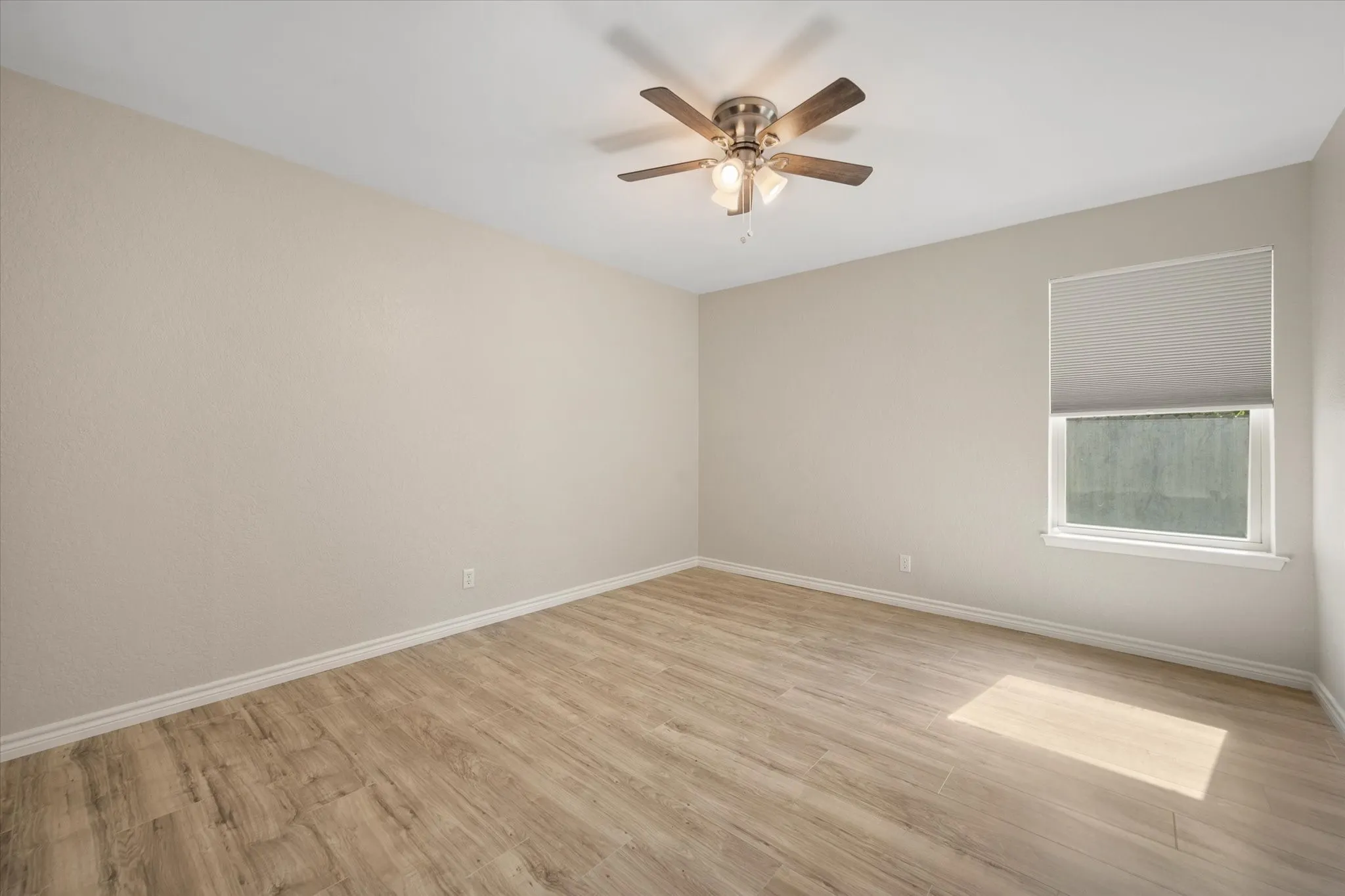 Single Family Residence For Sale in Tarrant County , 108 Haywood Drive, Benbrook, Texas 76126, 3 Bedroom, 2 Bathroom, 2 Garage spaces, 1,840 Sqft, built in 1979, mls#21370009, Real Estate Agent in Benbrook, Homes For Sale in Tarrant county, Homes For Sale in Benbrook, Realtor in Benbrook Texas, Real Estate Brokerage Independent Realty Texas, Luminita Cordes Realtor