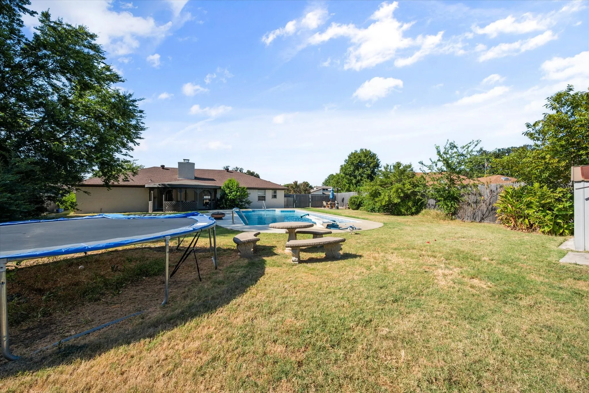 Single Family Residence For Sale in Tarrant County , 108 Haywood Drive, Benbrook, Texas 76126, 3 Bedroom, 2 Bathroom, 2 Garage spaces, 1,840 Sqft, built in 1979, mls#21370009, Real Estate Agent in Benbrook, Homes For Sale in Tarrant county, Homes For Sale in Benbrook, Realtor in Benbrook Texas, Real Estate Brokerage Independent Realty Texas, Luminita Cordes Realtor