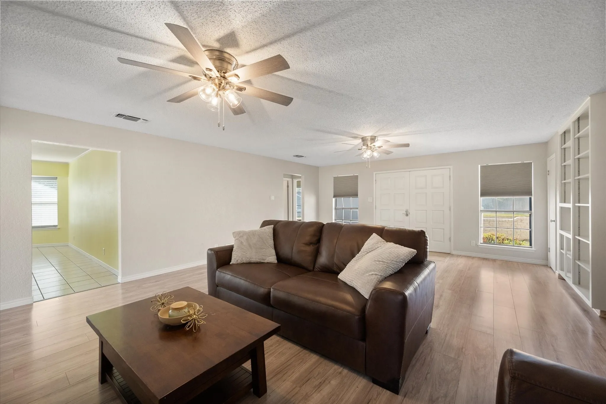 Single Family Residence For Sale in Tarrant County , 108 Haywood Drive, Benbrook, Texas 76126, 3 Bedroom, 2 Bathroom, 2 Garage spaces, 1,840 Sqft, built in 1979, mls#21370009, Real Estate Agent in Benbrook, Homes For Sale in Tarrant county, Homes For Sale in Benbrook, Realtor in Benbrook Texas, Real Estate Brokerage Independent Realty Texas, Luminita Cordes Realtor