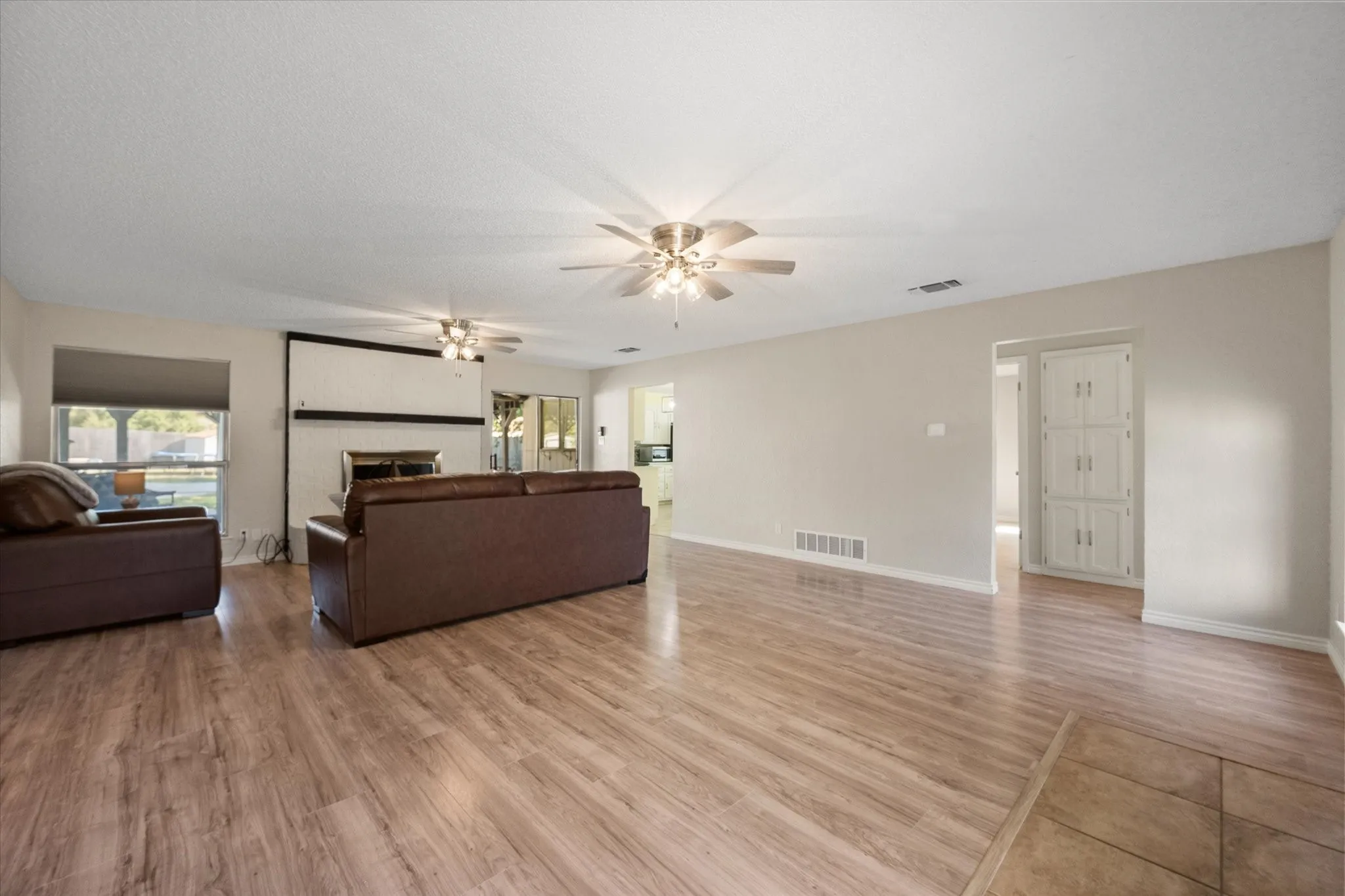 Single Family Residence For Sale in Tarrant County , 108 Haywood Drive, Benbrook, Texas 76126, 3 Bedroom, 2 Bathroom, 2 Garage spaces, 1,840 Sqft, built in 1979, mls#21370009, Real Estate Agent in Benbrook, Homes For Sale in Tarrant county, Homes For Sale in Benbrook, Realtor in Benbrook Texas, Real Estate Brokerage Independent Realty Texas, Luminita Cordes Realtor