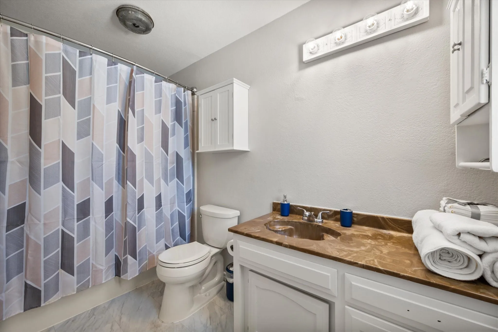 Single Family Residence For Sale in Tarrant County , 108 Haywood Drive, Benbrook, Texas 76126, 3 Bedroom, 2 Bathroom, 2 Garage spaces, 1,840 Sqft, built in 1979, mls#21370009, Real Estate Agent in Benbrook, Homes For Sale in Tarrant county, Homes For Sale in Benbrook, Realtor in Benbrook Texas, Real Estate Brokerage Independent Realty Texas, Luminita Cordes Realtor