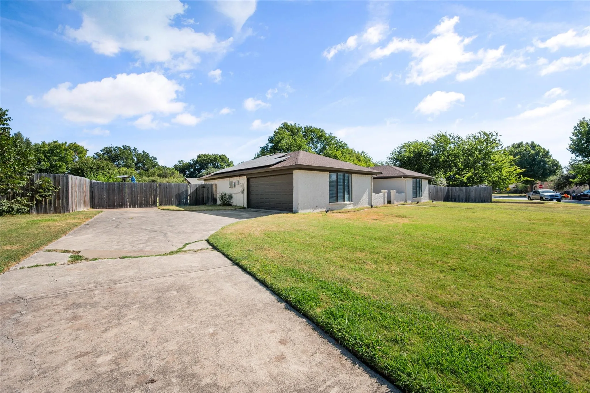 Single Family Residence For Sale in Tarrant County , 108 Haywood Drive, Benbrook, Texas 76126, 3 Bedroom, 2 Bathroom, 2 Garage spaces, 1,840 Sqft, built in 1979, mls#21370009, Real Estate Agent in Benbrook, Homes For Sale in Tarrant county, Homes For Sale in Benbrook, Realtor in Benbrook Texas, Real Estate Brokerage Independent Realty Texas, Luminita Cordes Realtor