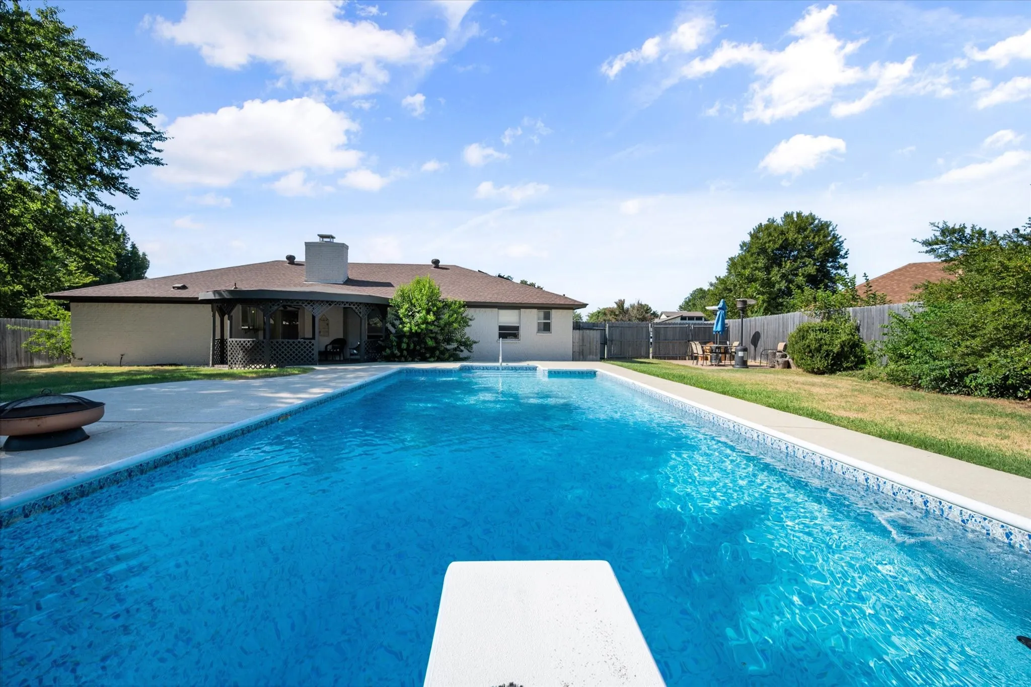 Single Family Residence For Sale in Tarrant County , 108 Haywood Drive, Benbrook, Texas 76126, 3 Bedroom, 2 Bathroom, 2 Garage spaces, 1,840 Sqft, built in 1979, mls#21370009, Real Estate Agent in Benbrook, Homes For Sale in Tarrant county, Homes For Sale in Benbrook, Realtor in Benbrook Texas, Real Estate Brokerage Independent Realty Texas, Luminita Cordes Realtor