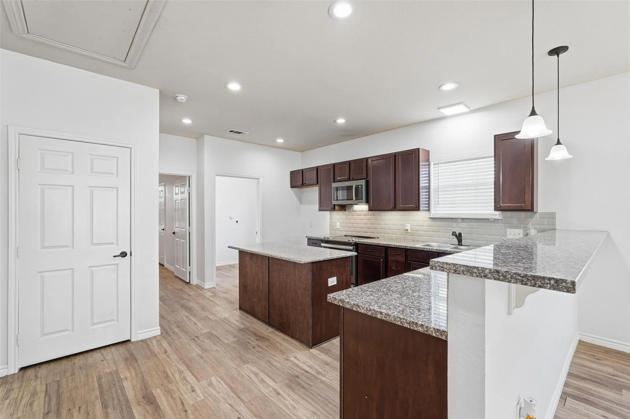 Single Family Residence For Sale in Rockwall County , 124 Chris Drive, Rockwall, Texas 75032, 4 Bedroom, 2 Bathroom, Garage spaces, 1,484 Sqft, built in 2019, mls#21370024, Real Estate Agent in Rockwall, Homes For Sale in Rockwall county, Homes For Sale in Rockwall, Realtor in Rockwall Texas, Real Estate Brokerage Independent Realty Texas, Luminita Cordes Realtor