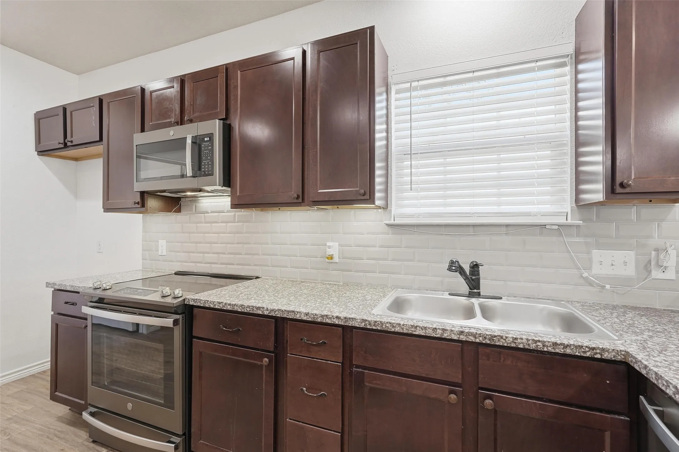 Single Family Residence For Sale in Rockwall County , 124 Chris Drive, Rockwall, Texas 75032, 4 Bedroom, 2 Bathroom, Garage spaces, 1,484 Sqft, built in 2019, mls#21370024, Real Estate Agent in Rockwall, Homes For Sale in Rockwall county, Homes For Sale in Rockwall, Realtor in Rockwall Texas, Real Estate Brokerage Independent Realty Texas, Luminita Cordes Realtor