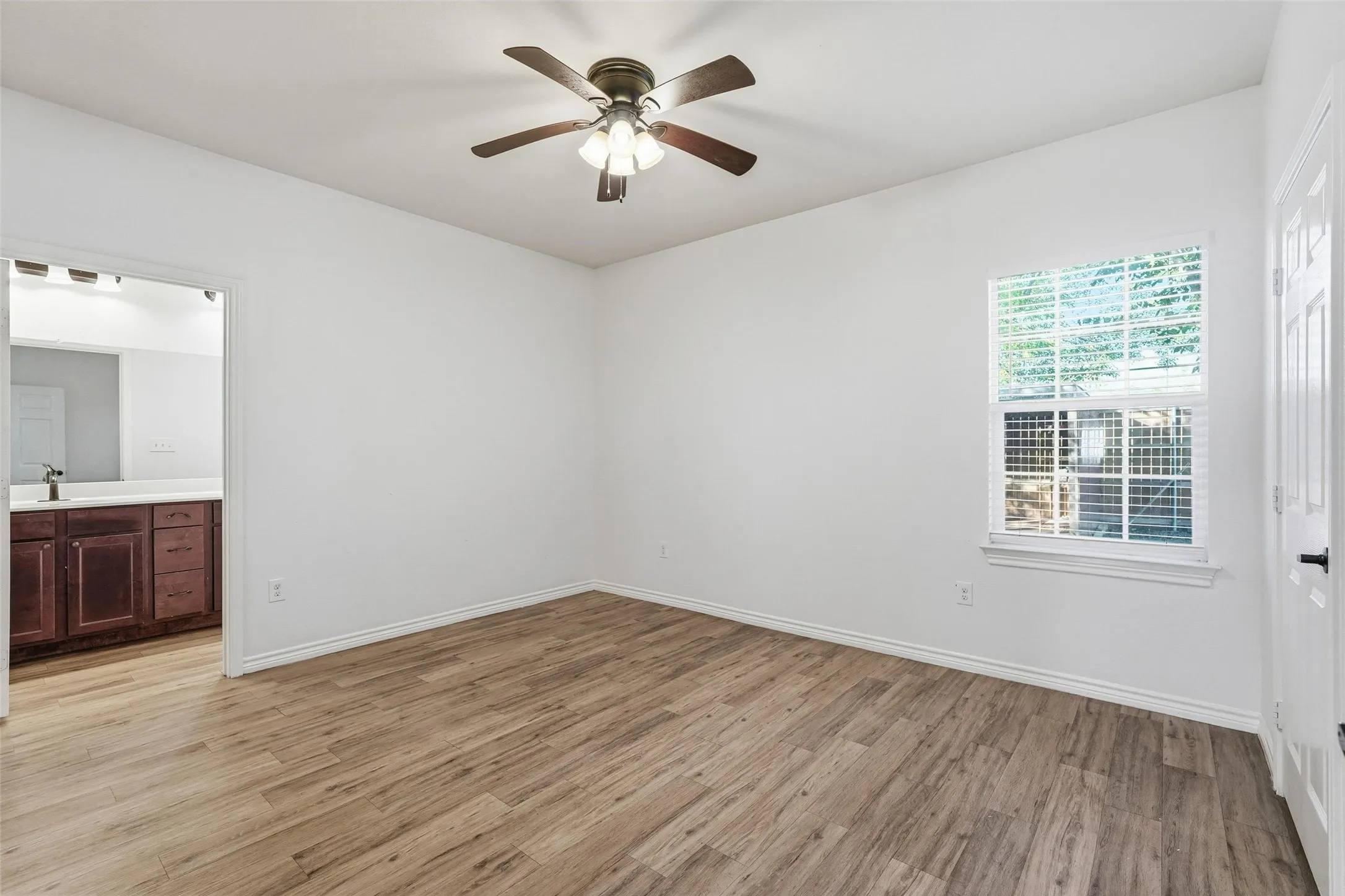 Single Family Residence For Sale in Rockwall County , 124 Chris Drive, Rockwall, Texas 75032, 4 Bedroom, 2 Bathroom, Garage spaces, 1,484 Sqft, built in 2019, mls#21370024, Real Estate Agent in Rockwall, Homes For Sale in Rockwall county, Homes For Sale in Rockwall, Realtor in Rockwall Texas, Real Estate Brokerage Independent Realty Texas, Luminita Cordes Realtor
