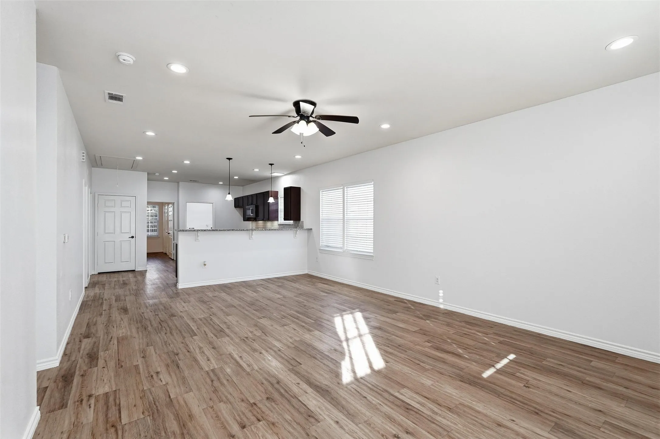 Single Family Residence For Sale in Rockwall County , 124 Chris Drive, Rockwall, Texas 75032, 4 Bedroom, 2 Bathroom, Garage spaces, 1,484 Sqft, built in 2019, mls#21370024, Real Estate Agent in Rockwall, Homes For Sale in Rockwall county, Homes For Sale in Rockwall, Realtor in Rockwall Texas, Real Estate Brokerage Independent Realty Texas, Luminita Cordes Realtor