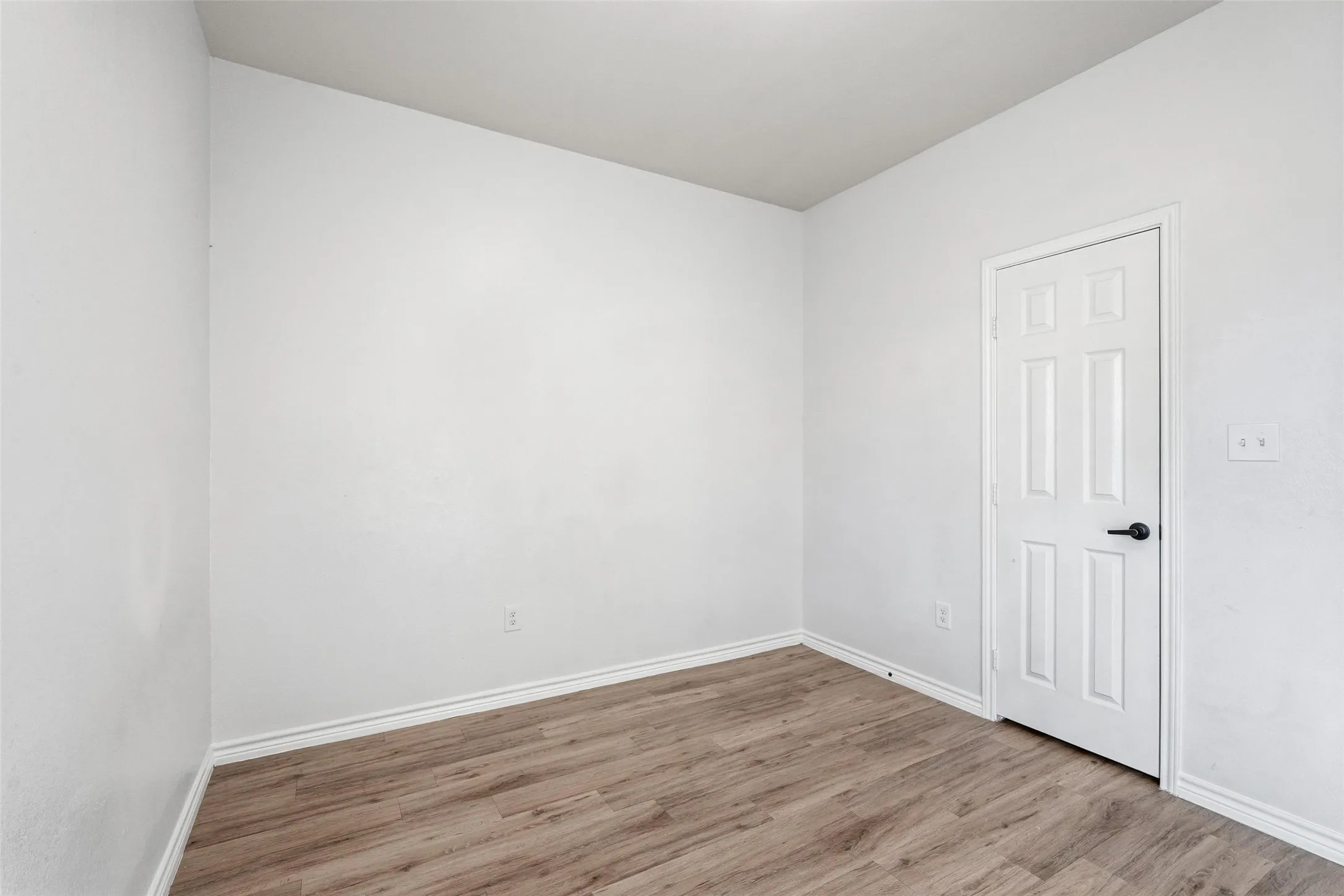 Single Family Residence For Sale in Rockwall County , 124 Chris Drive, Rockwall, Texas 75032, 4 Bedroom, 2 Bathroom, Garage spaces, 1,484 Sqft, built in 2019, mls#21370024, Real Estate Agent in Rockwall, Homes For Sale in Rockwall county, Homes For Sale in Rockwall, Realtor in Rockwall Texas, Real Estate Brokerage Independent Realty Texas, Luminita Cordes Realtor