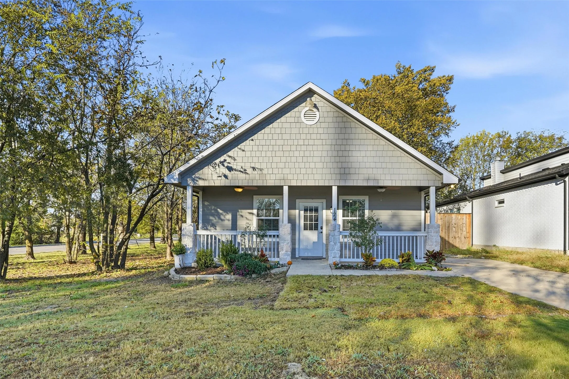 Single Family Residence For Sale in Rockwall County , 124 Chris Drive, Rockwall, Texas 75032, 4 Bedroom, 2 Bathroom, Garage spaces, 1,484 Sqft, built in 2019, mls#21370024, Real Estate Agent in Rockwall, Homes For Sale in Rockwall county, Homes For Sale in Rockwall, Realtor in Rockwall Texas, Real Estate Brokerage Independent Realty Texas, Luminita Cordes Realtor