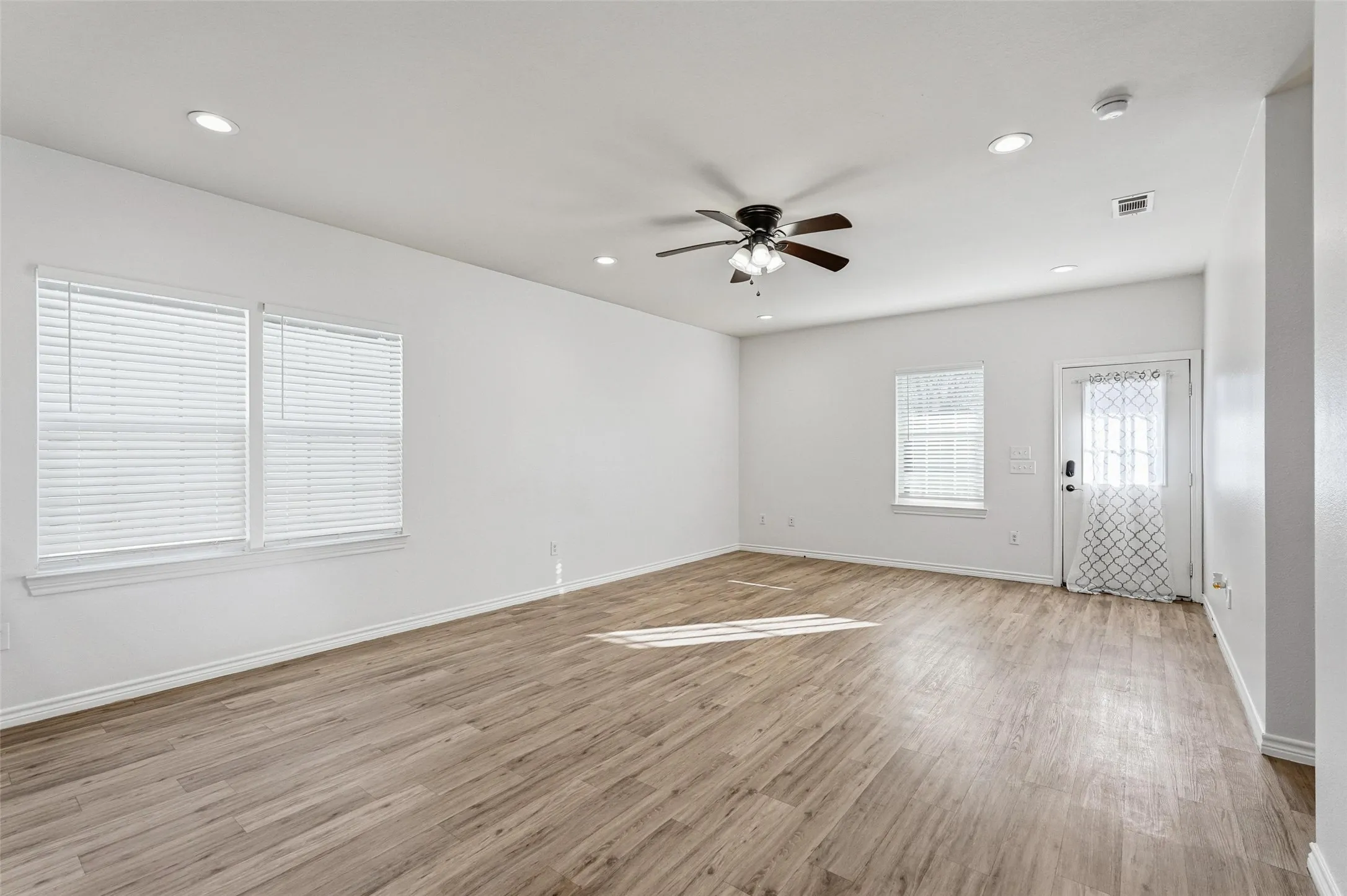 Single Family Residence For Sale in Rockwall County , 124 Chris Drive, Rockwall, Texas 75032, 4 Bedroom, 2 Bathroom, Garage spaces, 1,484 Sqft, built in 2019, mls#21370024, Real Estate Agent in Rockwall, Homes For Sale in Rockwall county, Homes For Sale in Rockwall, Realtor in Rockwall Texas, Real Estate Brokerage Independent Realty Texas, Luminita Cordes Realtor
