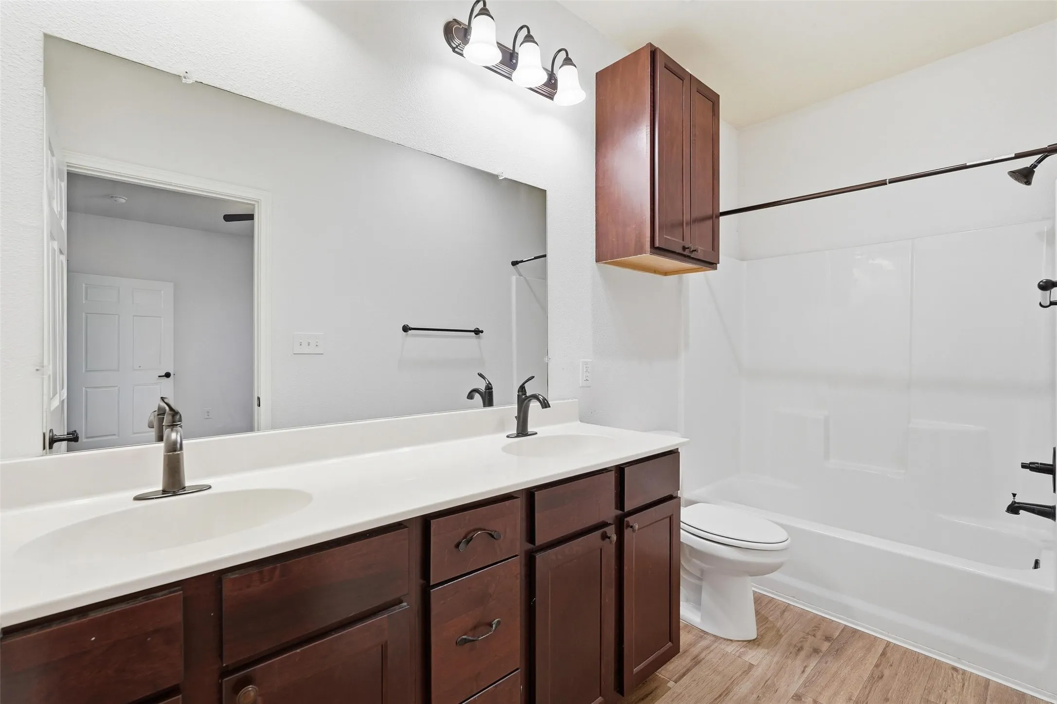 Single Family Residence For Sale in Rockwall County , 124 Chris Drive, Rockwall, Texas 75032, 4 Bedroom, 2 Bathroom, Garage spaces, 1,484 Sqft, built in 2019, mls#21370024, Real Estate Agent in Rockwall, Homes For Sale in Rockwall county, Homes For Sale in Rockwall, Realtor in Rockwall Texas, Real Estate Brokerage Independent Realty Texas, Luminita Cordes Realtor