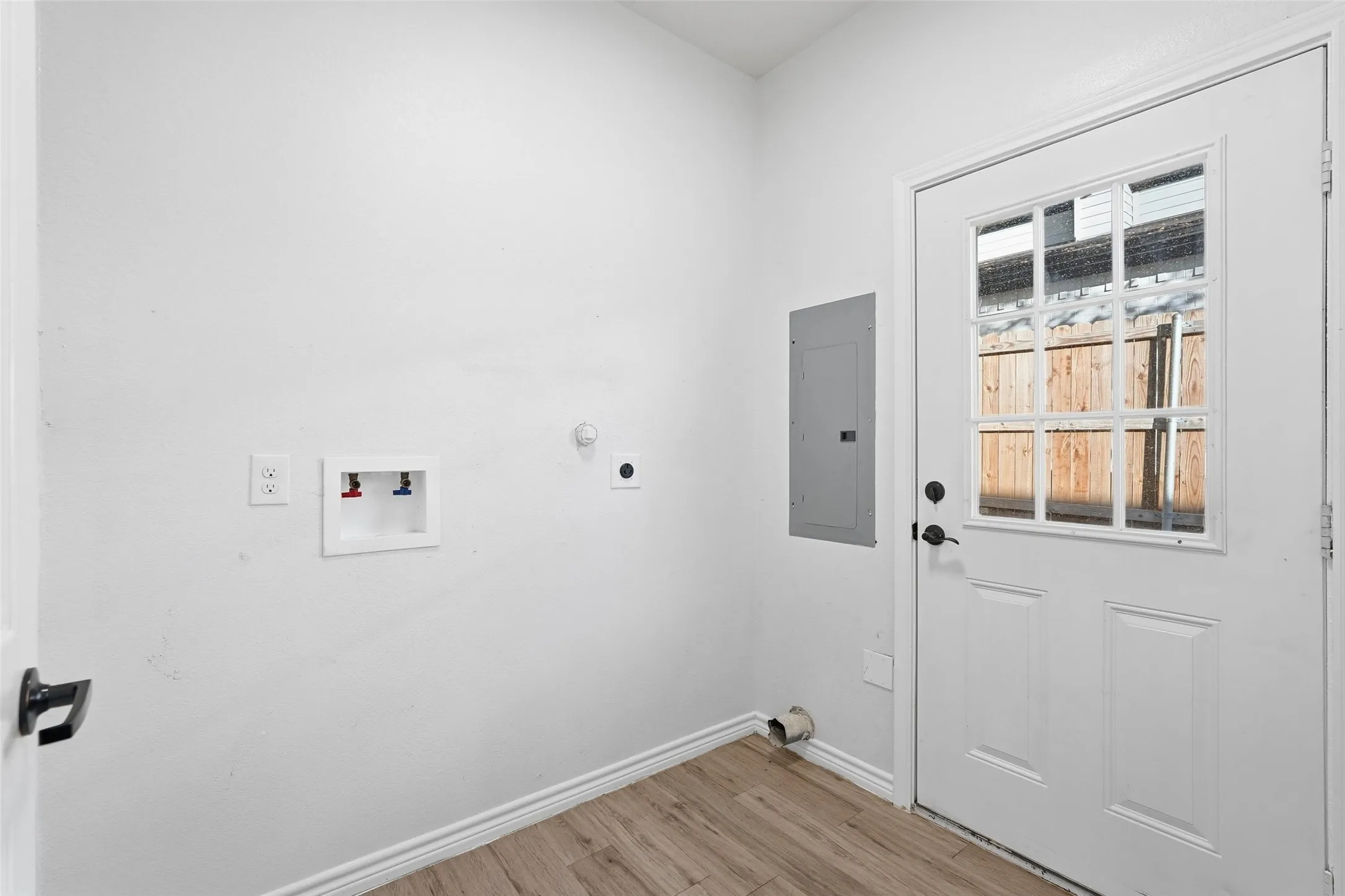 Single Family Residence For Sale in Rockwall County , 124 Chris Drive, Rockwall, Texas 75032, 4 Bedroom, 2 Bathroom, Garage spaces, 1,484 Sqft, built in 2019, mls#21370024, Real Estate Agent in Rockwall, Homes For Sale in Rockwall county, Homes For Sale in Rockwall, Realtor in Rockwall Texas, Real Estate Brokerage Independent Realty Texas, Luminita Cordes Realtor