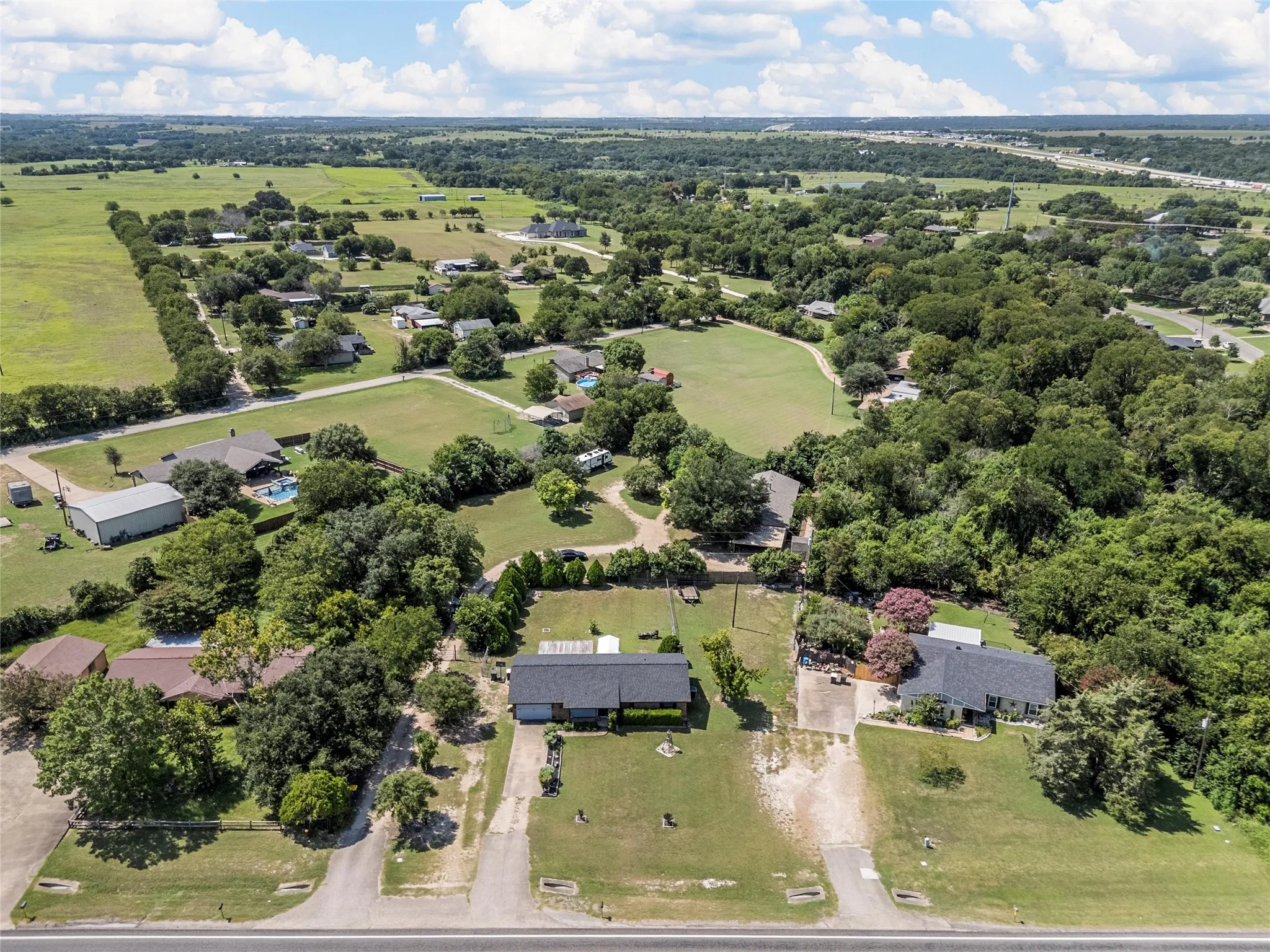 Single Family Residence For Sale in Mc Lennan County , 611 Rosenthal Road, Lorena, Texas 76655, 4 Bedroom, 2 Bathroom, Garage spaces, 2,320 Sqft, built in 1983, mls#21369960, Real Estate Agent in Lorena, Homes For Sale in Mc Lennan county, Homes For Sale in Lorena, Realtor in Lorena Texas, Real Estate Brokerage Independent Realty Texas, Luminita Cordes Realtor