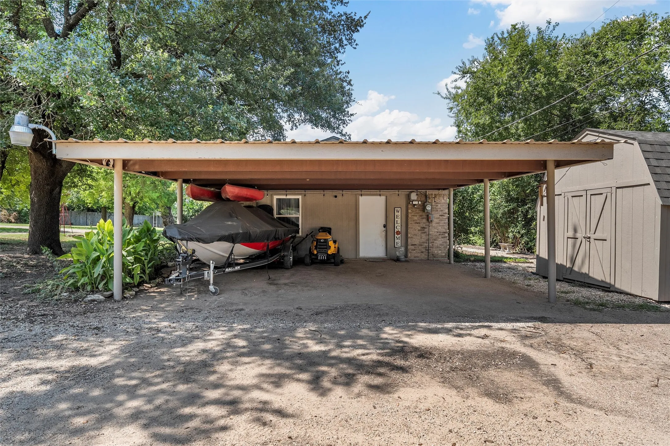 Single Family Residence For Sale in Mc Lennan County , 611 Rosenthal Road, Lorena, Texas 76655, 4 Bedroom, 2 Bathroom, Garage spaces, 2,320 Sqft, built in 1983, mls#21369960, Real Estate Agent in Lorena, Homes For Sale in Mc Lennan county, Homes For Sale in Lorena, Realtor in Lorena Texas, Real Estate Brokerage Independent Realty Texas, Luminita Cordes Realtor